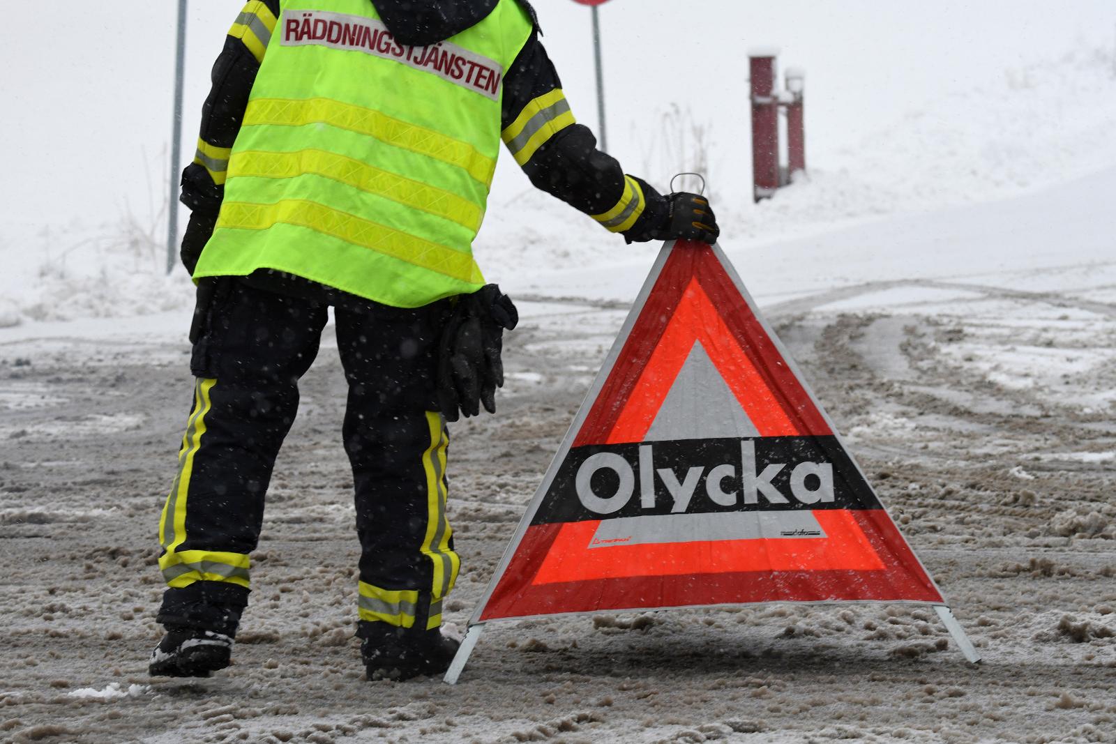 Liknelse. Vid en trafikolycka frågar ingen de drabbade varifrån de kommer, de bara hjälper dem. Likadant borde det vara i ett flykting- och integrationsarbete. Det menar Samuel Olofsson och Urban Widholm, Åre.