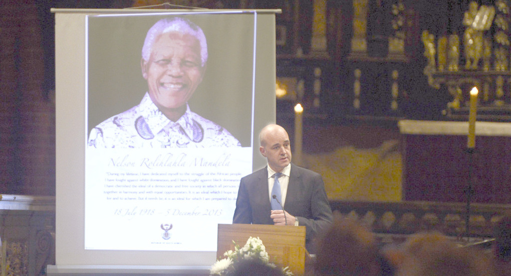 Mandela hyllades på gudstjänst i Storkyrkan