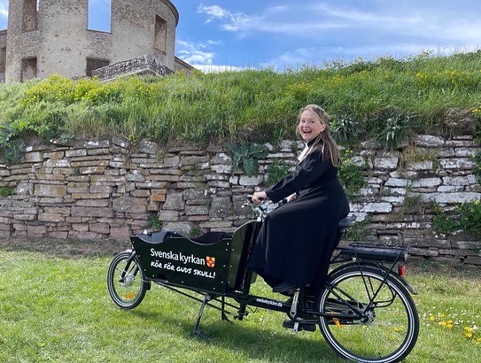 Monica Schreiner inför förra årets drop-in vigsel i slottsruinen.