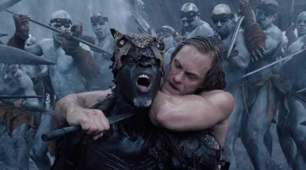 JUNGELHELT: Alexander Skarsgård har hovedrollen som Tarzan i årets storfilm om den populære figuren. Her med fast grep rundt Djimon Hounsou, i rollen som høvdingen Mbonga.