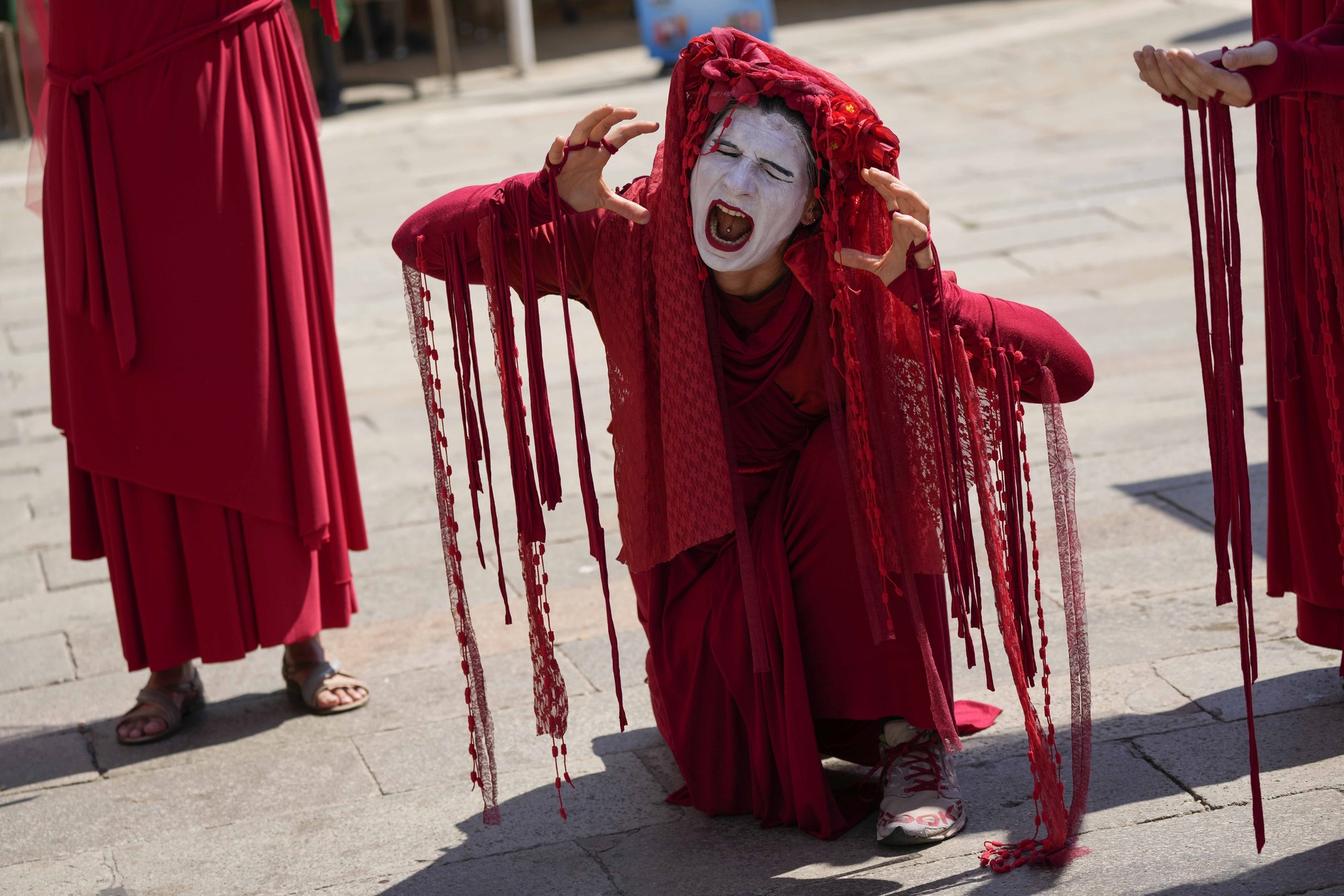 Aktivistgruppen Extinction Rebellion protesterer utenfor G20-møtet i Venezia 11. juli.