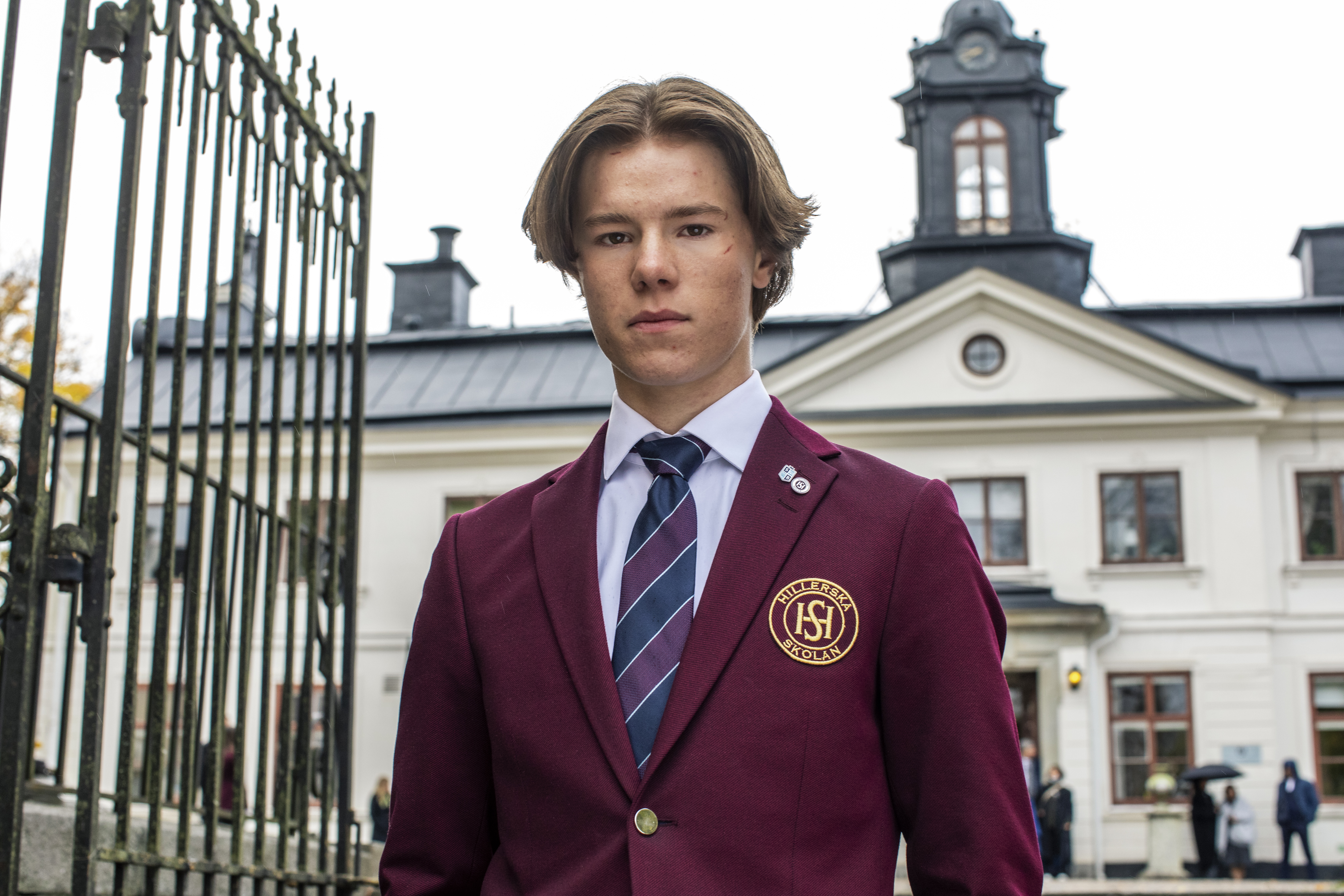 Netflix-serien Young royals har spelats in på Kaggeholms slott utanför Stockholm, som tidigare ägdes av pingströrelsen. Edvin Ryding spelar en av huvudrollerna.