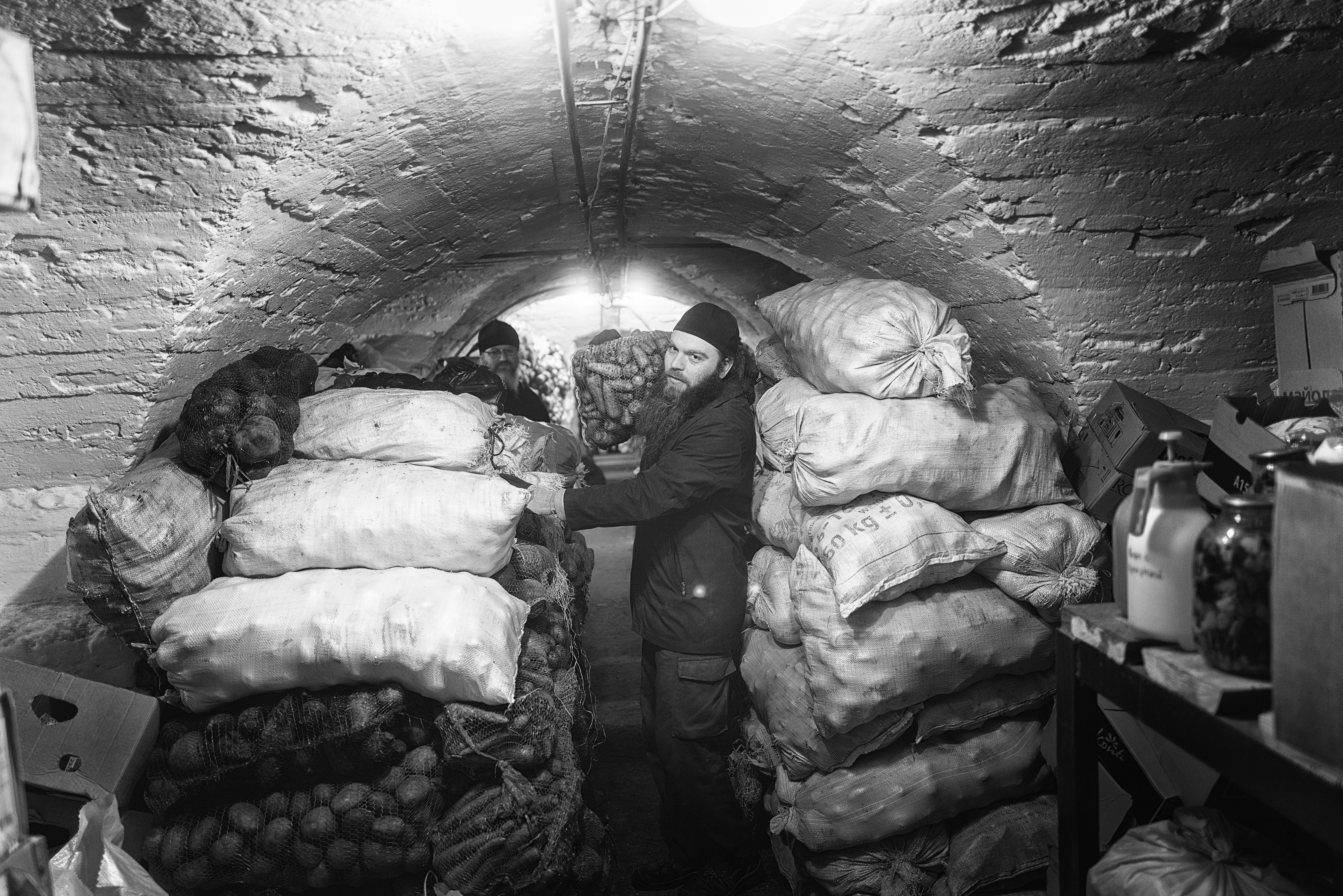 Fotograf Eddy van Wessel och skribent Mustafa Can på plats i Ukraina.