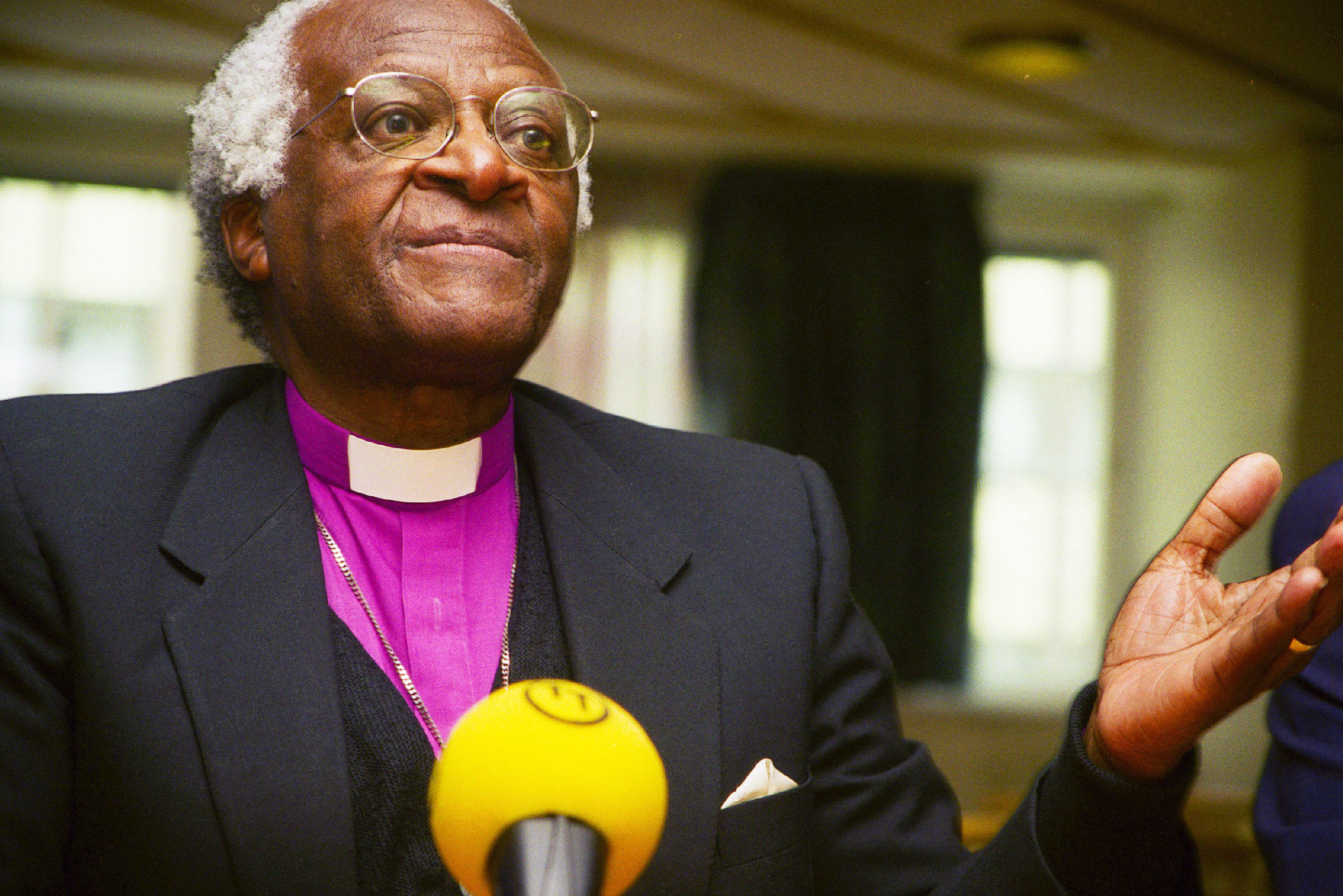 Desmond Tutu och Diakonia kritiserar Saabs hemliga avtal med Sydafrika