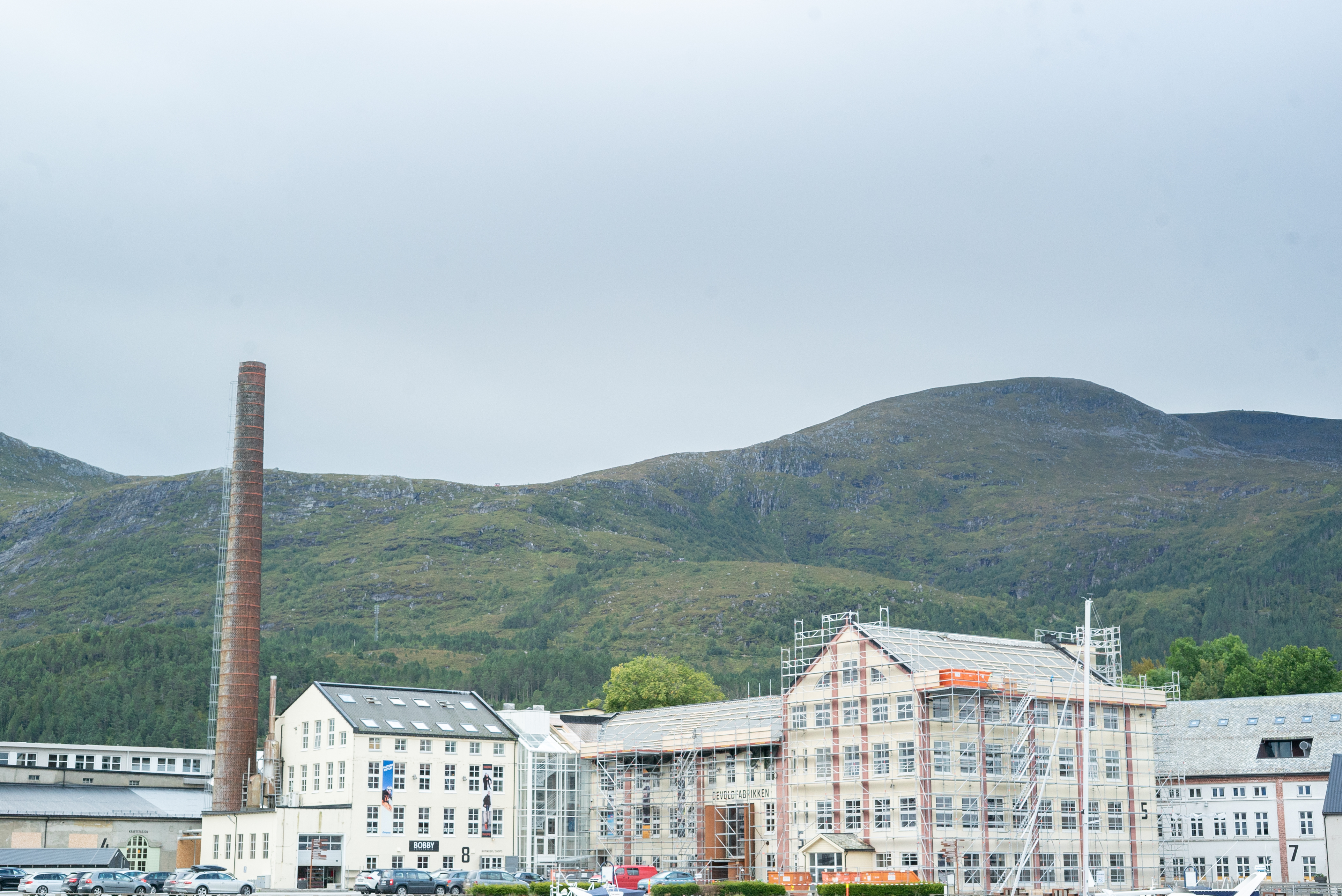 Besøk av DevoldFabrikken (Langevåg, Ålesund). Portretter av Gro Naalsund i Devold og Ole Andreas Devold.