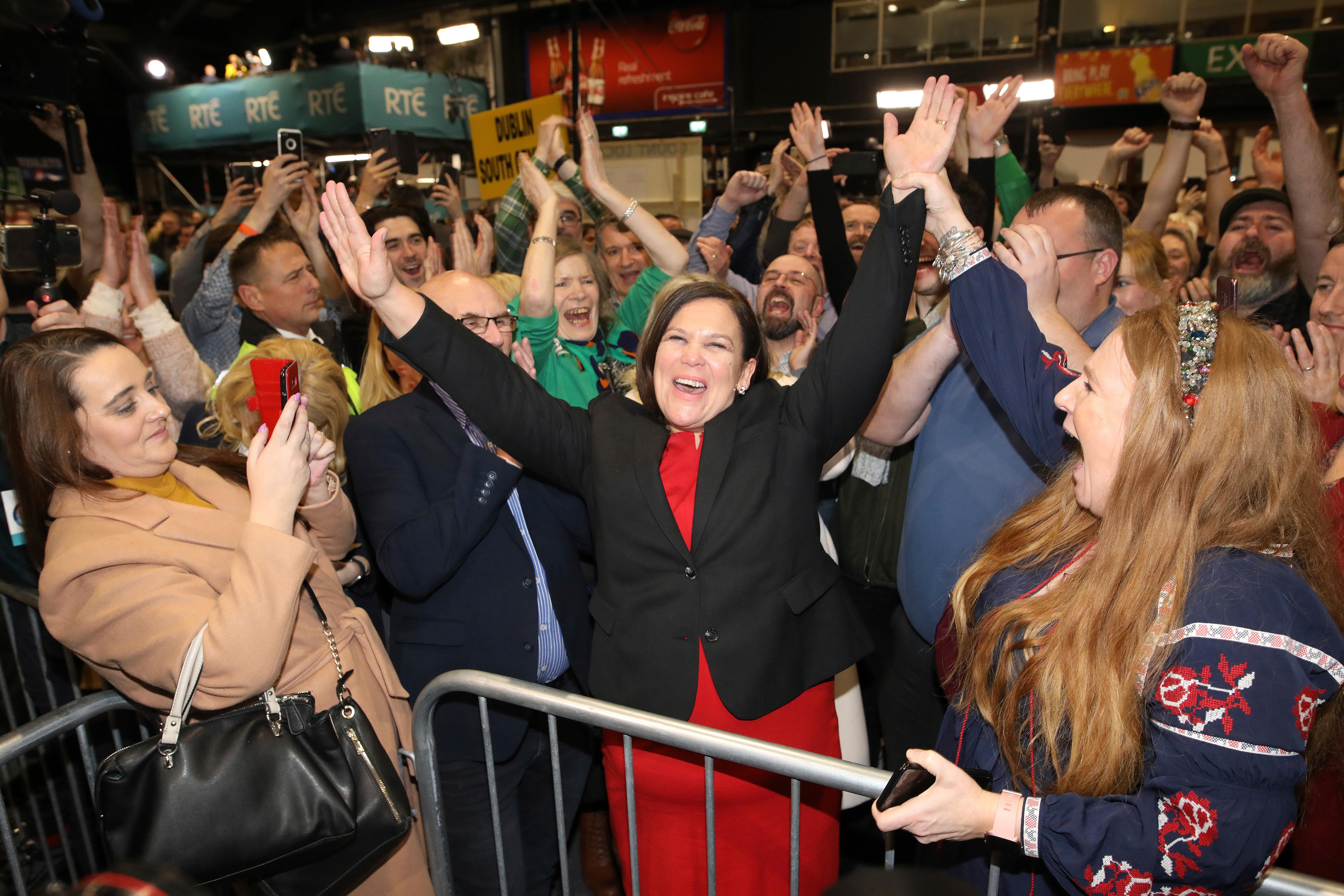 Mary Lou McDonald rokker Irlands evige makthavere