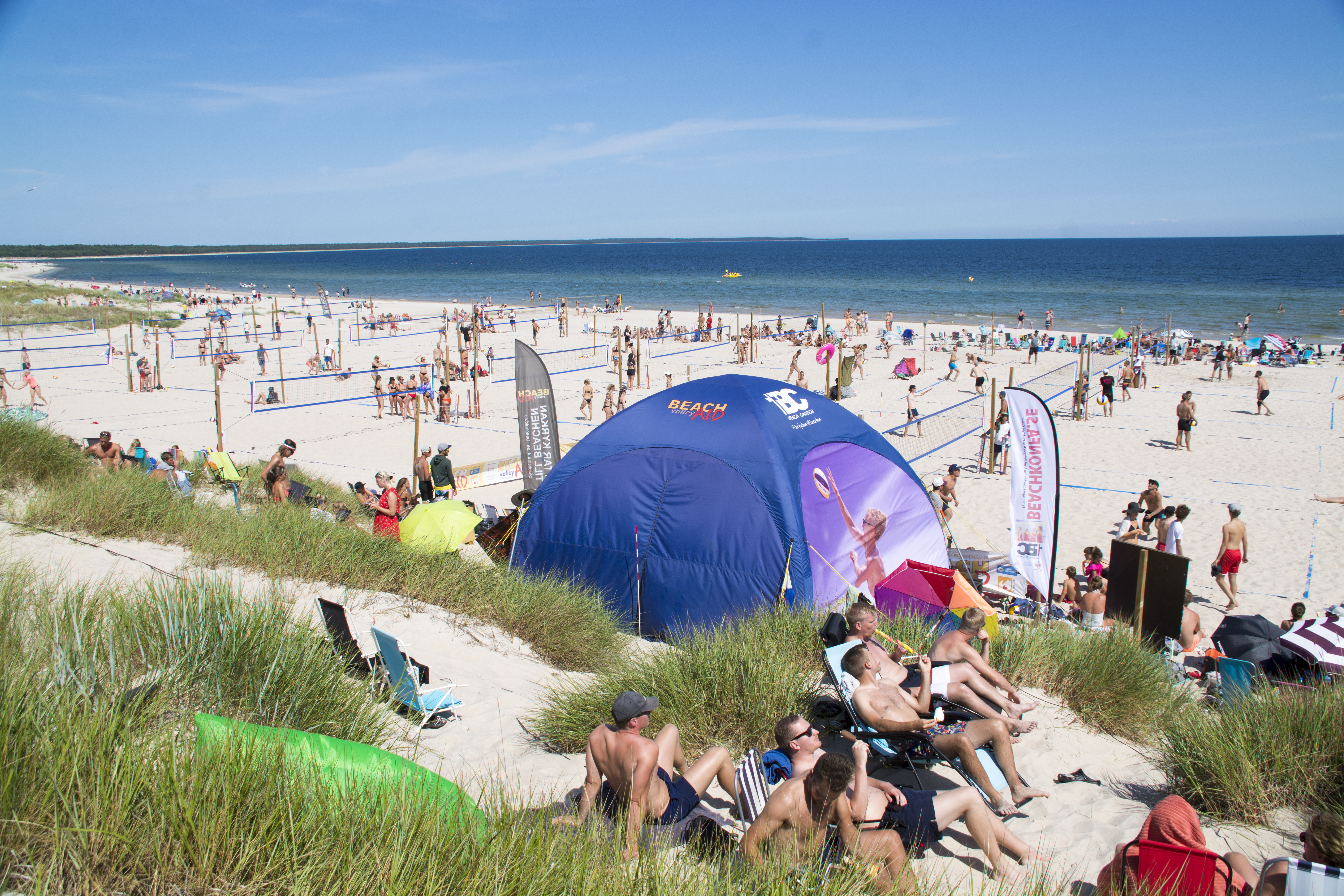 Beach Church satsar med ny bok och bibelskola  