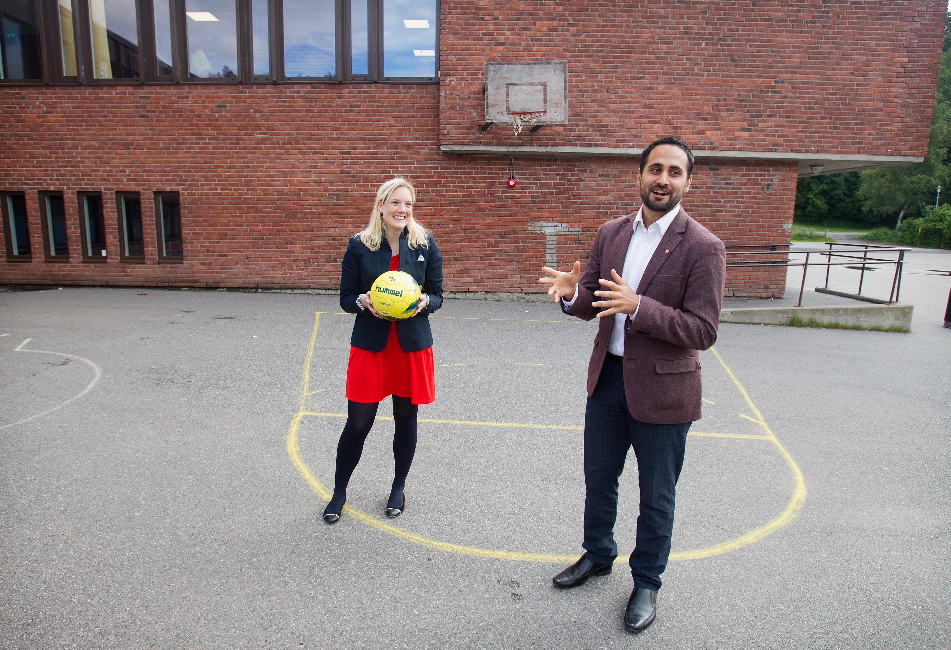 Nasir Ahmed og Aina Stenersen er to bystyrekandidater fra Oslo Øst, han fra Ap og jeg fra FrP, og vi har vokst opp sammen! Har gått på samme barneskole, ungdomsskole og videregående skole. Hatt samme lærere. Nå konkurrerer de om hver sin plass i bystyret for hvert sitt parti.