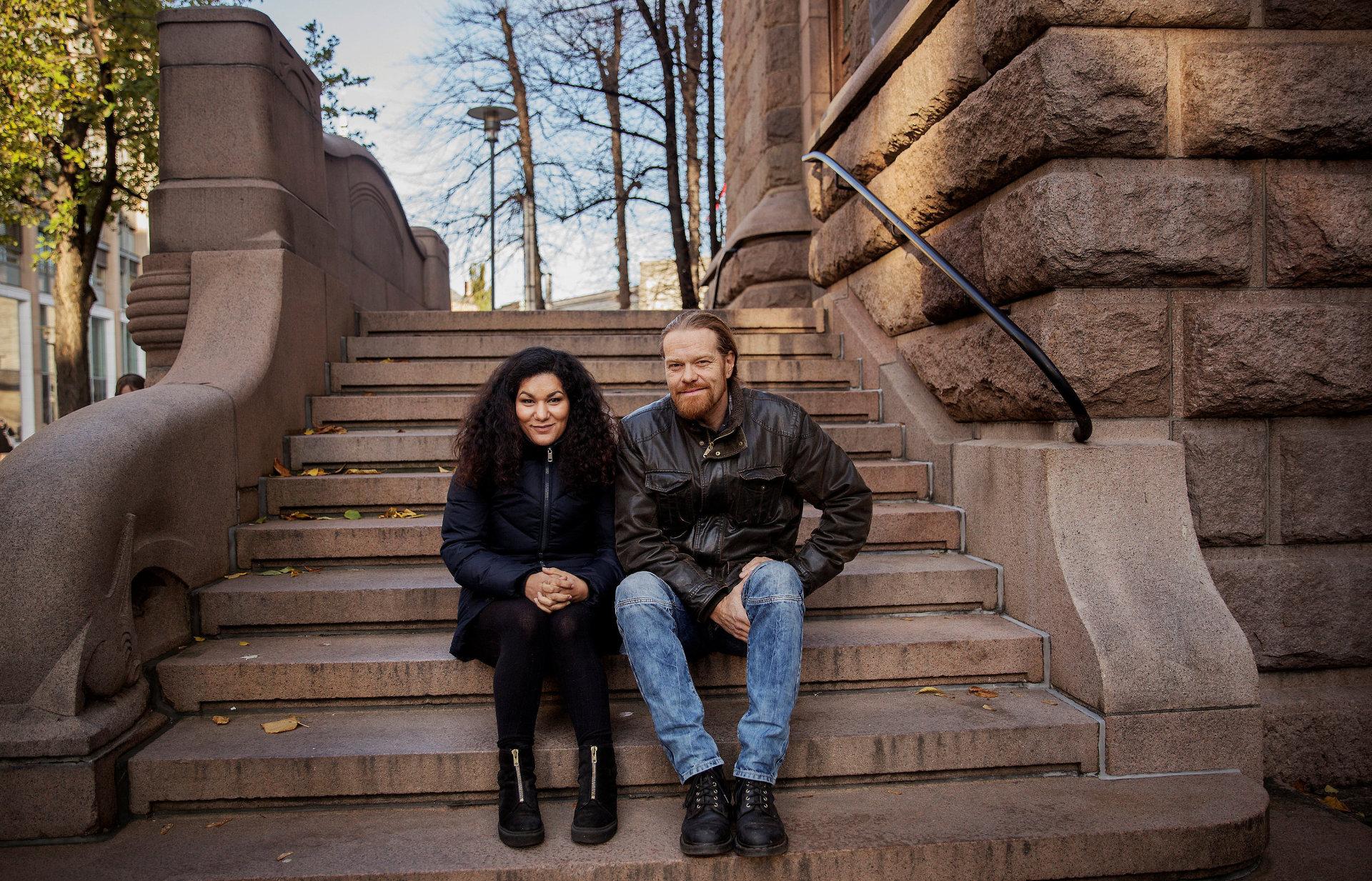 Angelica Kjos og Atle Austad har skrevet bok sammen. «Slipp meg fri» handler om terapien etter seksuelle overgrep og vold, og den sterke relasjonen mellom Angelica og psykologen hennes gjennom 13 år. FOTO: HILDE UNOSEN
Foto: Hilde Unosen