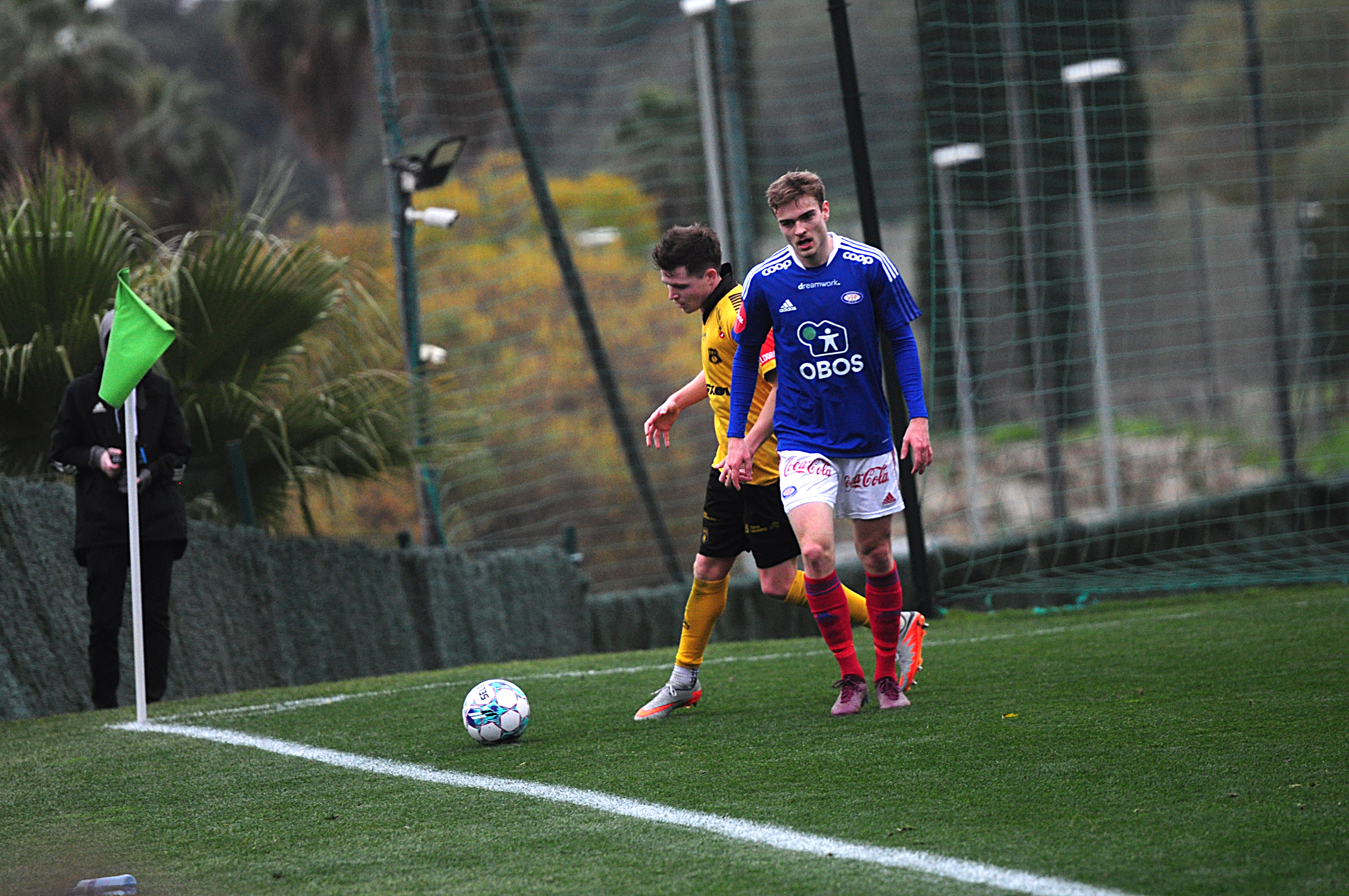 Debutant Daniel Håkans i aksjon for Vålerenga mot Moss i Marbella fredag.