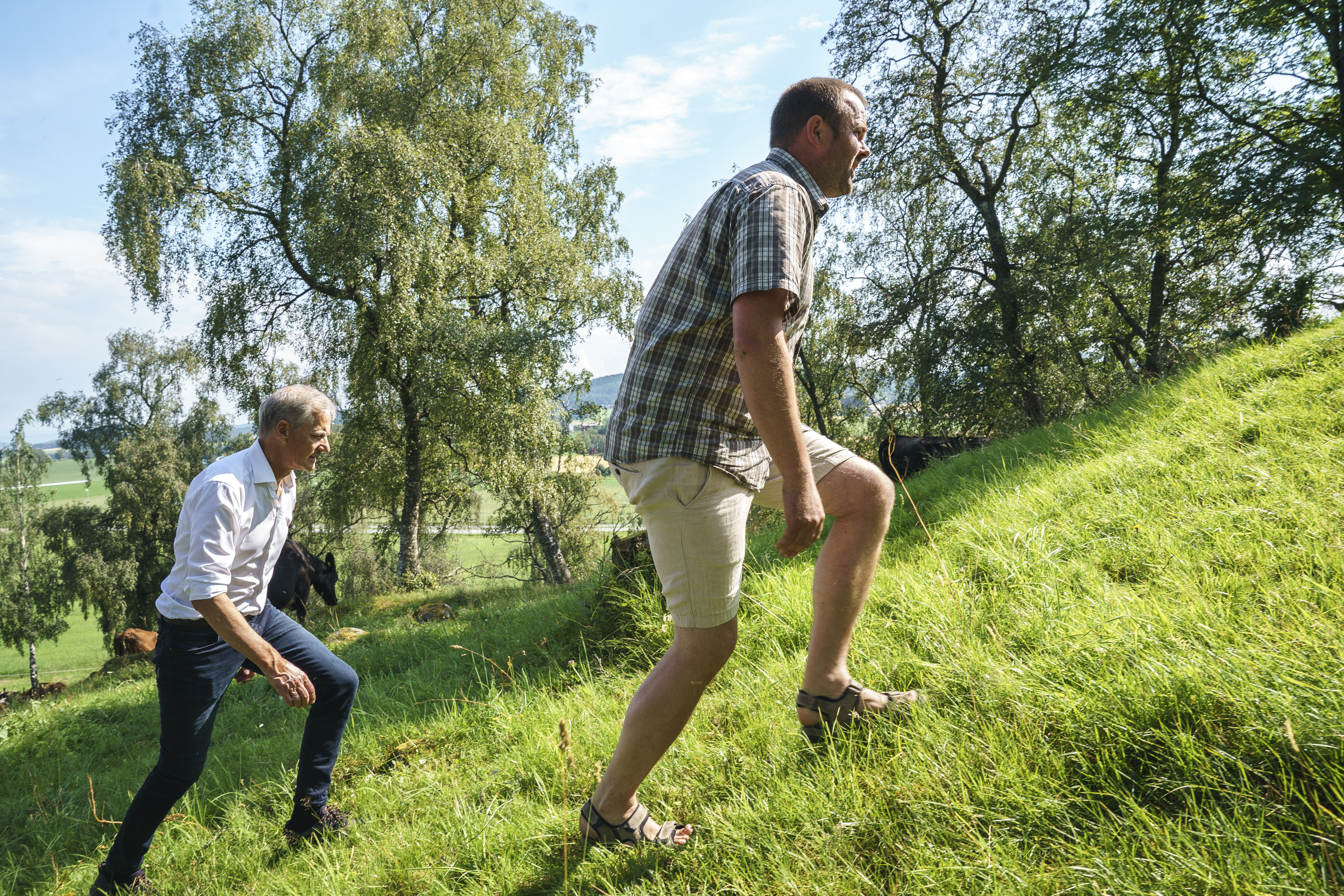 Jonas Gahar Støre besøker Støre gård i Skogn, Trøndelag.