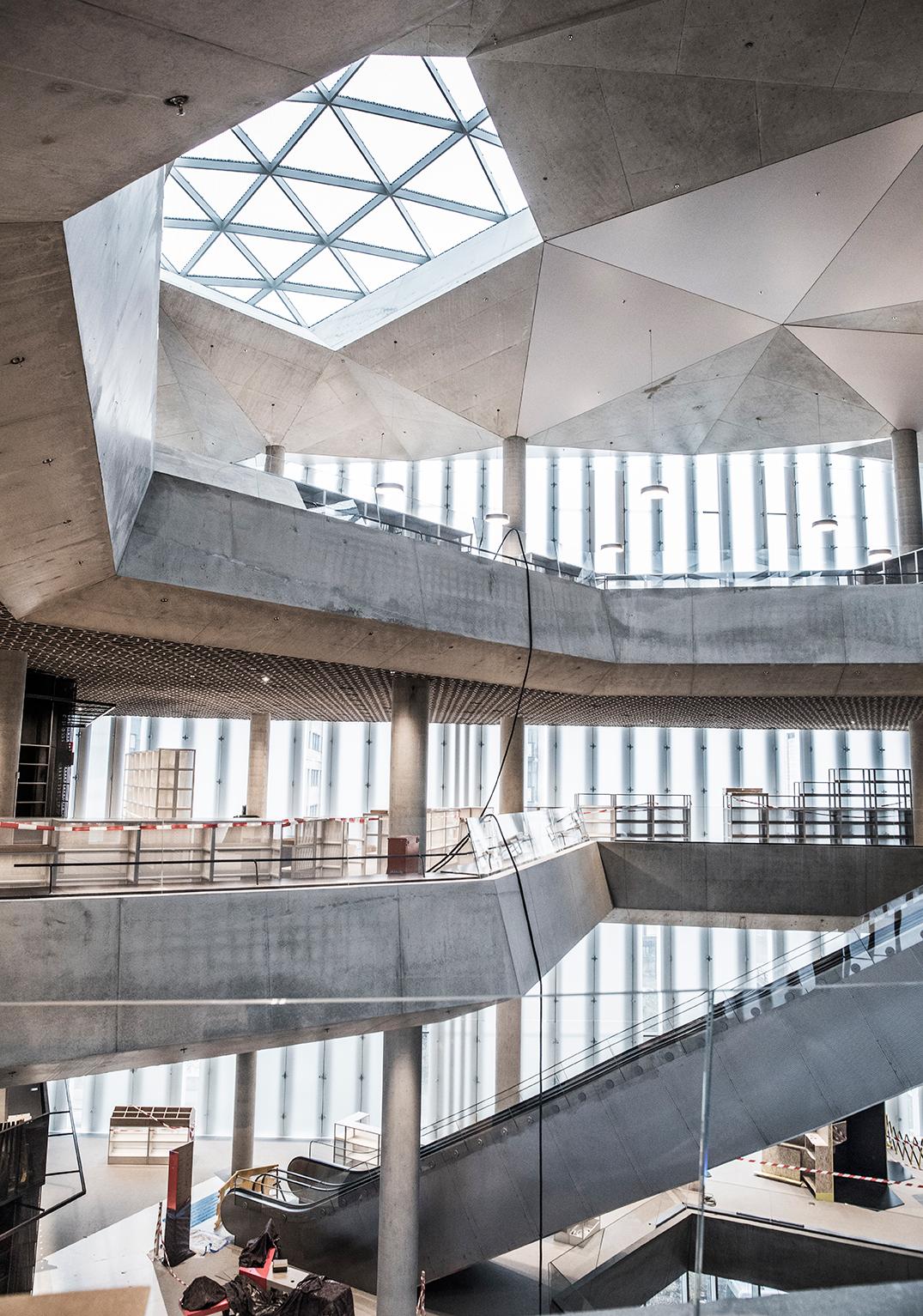 Bildet viser interiøret i nye Deichman bibliotek i Oslo. Det åpner 28. mars. Da blir det fest i to dager. 