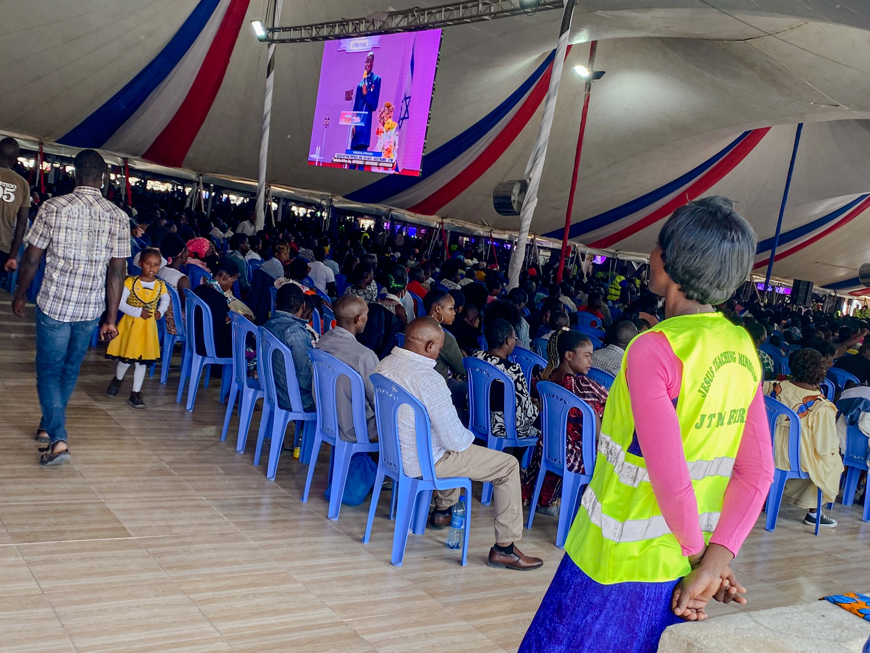 Dagen besöker megakyrkan Jesus Teaching Ministry och den kontroversielle pastorn Peter Manyuru i Nairobi i Kenya.