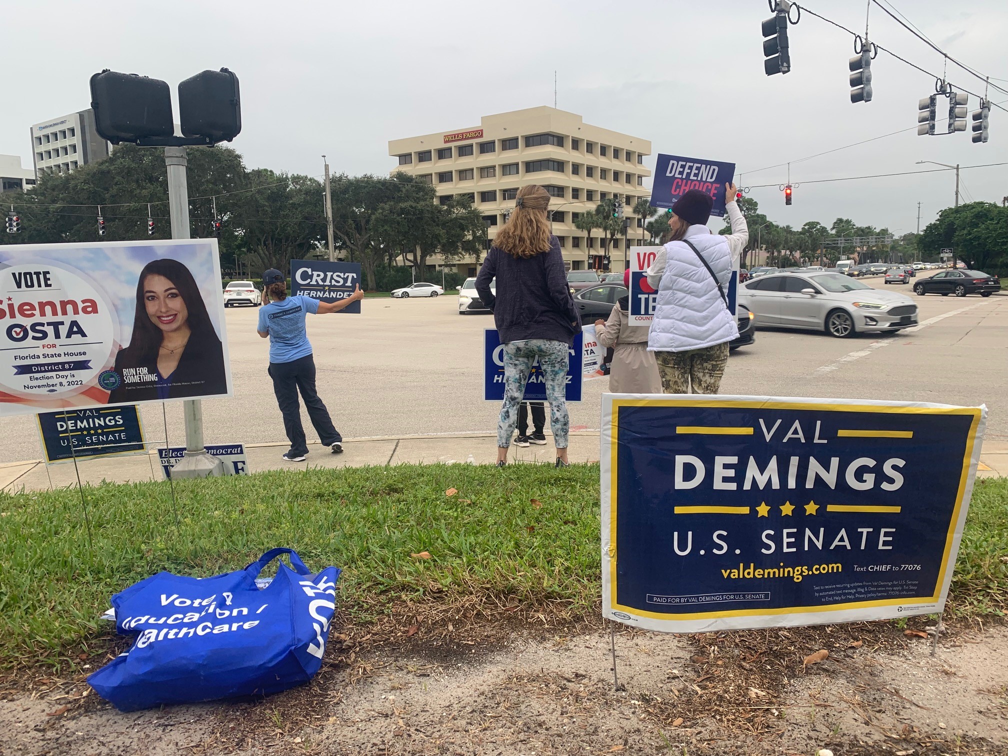 Florida er tradisjonelt en vippestat, men Republikanerne har festet et kraftigere grep der i det siste. Det vil disse demokratiske aktivistene gjøre noe med.