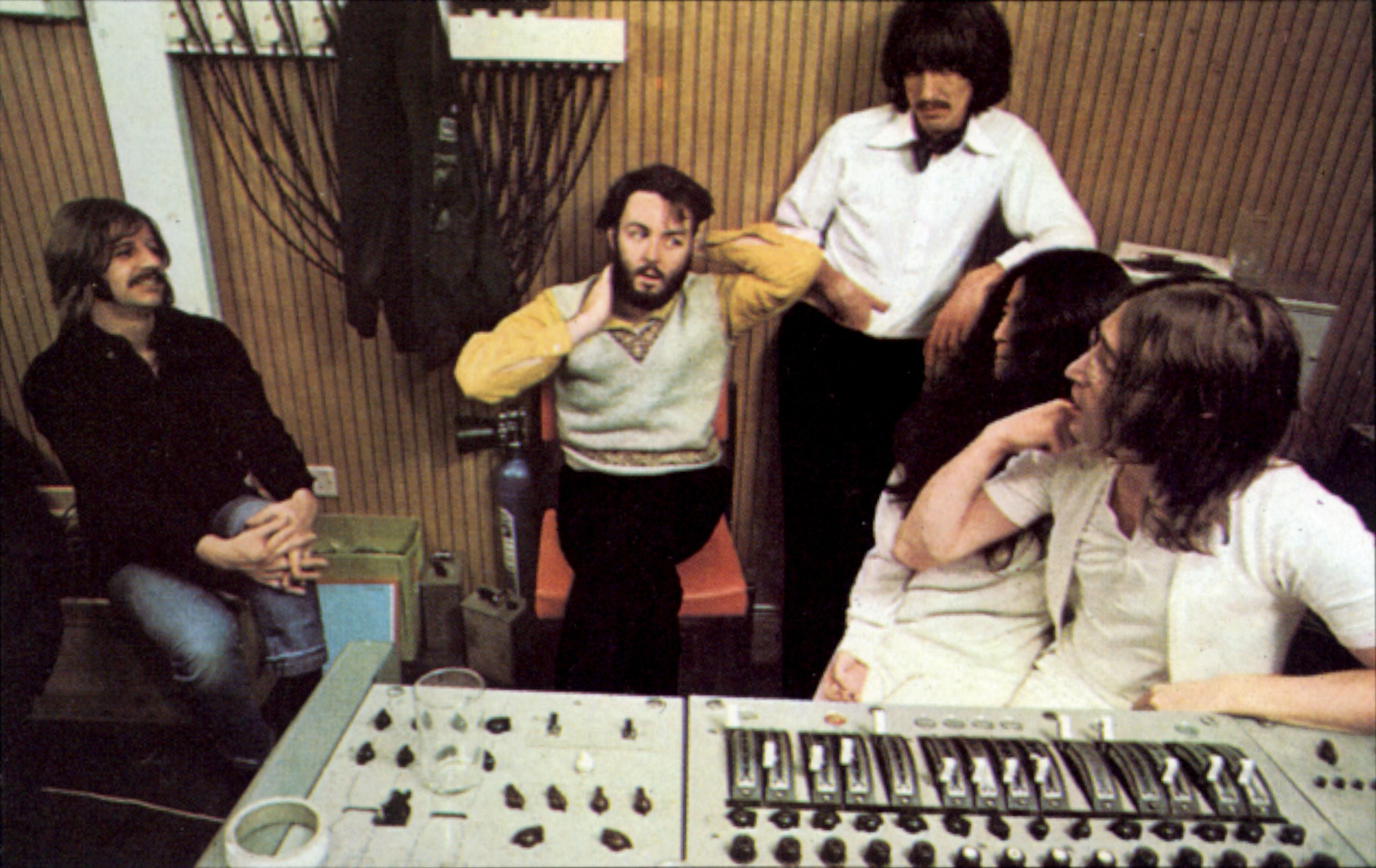 "The Beatles: Get Back" har gått fra å være en kinofilm til en seks timer lang dokumentar, basert på den eneste gangen de ble dokumentert i et filmstudio - i januar 1969. Filmen blir laget i samarbeid med Sir Paul McCartney, Sir Ringo Starr, Yoko Ono Lennon og Olivia Harrison. Foto: Universal Music