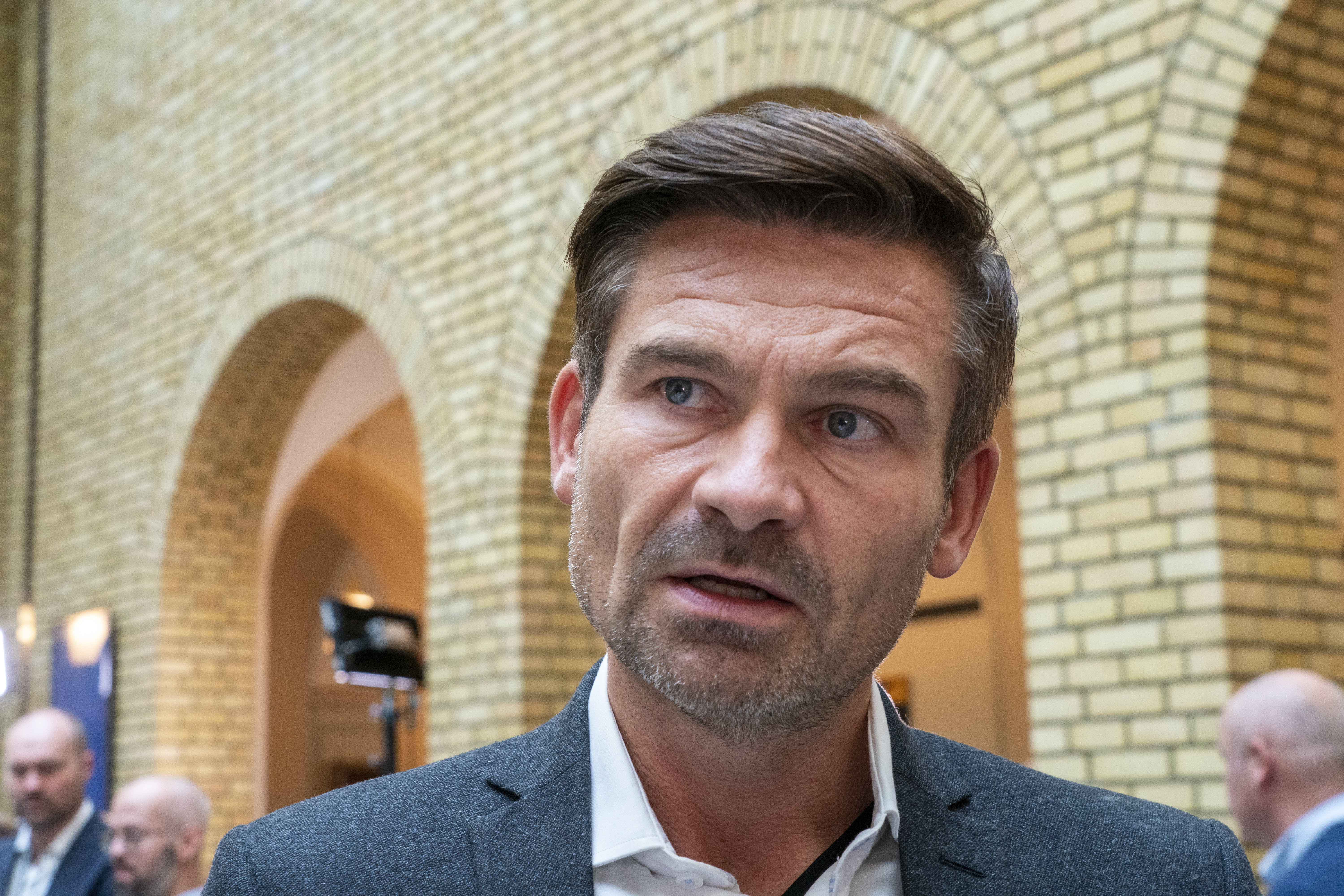 LOs sjeføkonom Roger Bjørnstad tror regjeringens anslag for arbeidsledighet neste år er alt for optimistisk. Foto: Terje Pedersen / NTB