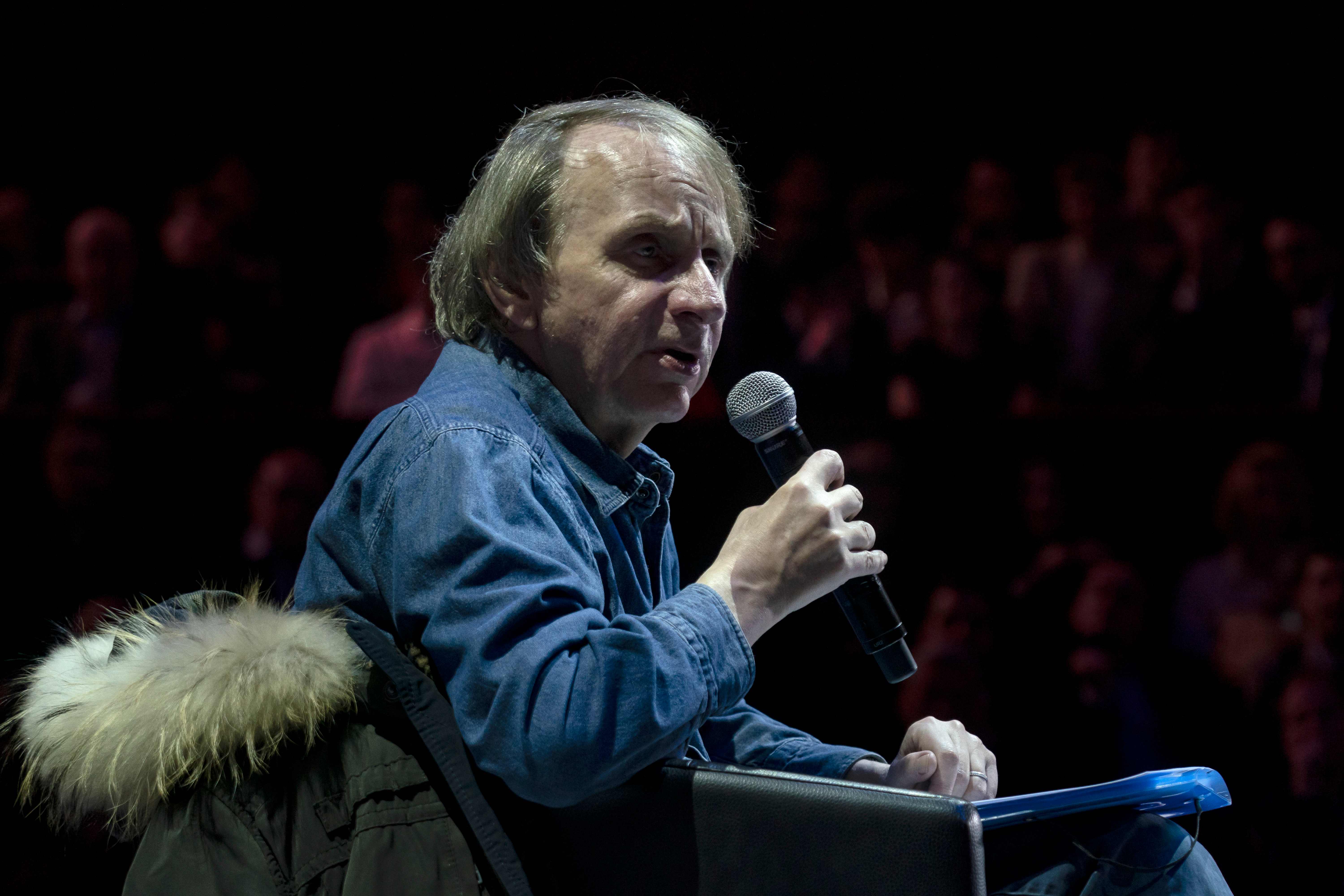 Forfatter Michel Houellebecq vil stoppe kunstpornofilm – Dagsavisen