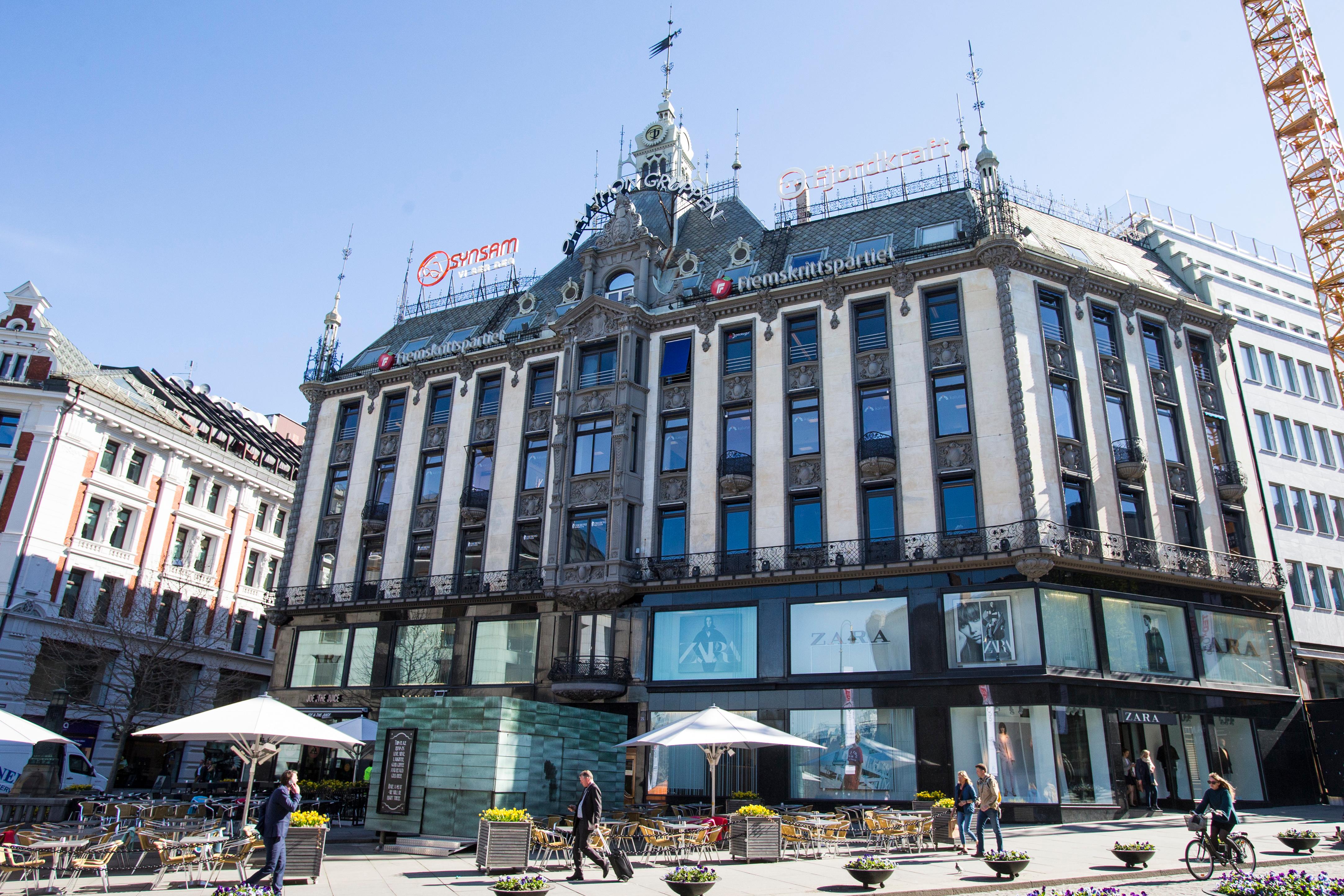 Oslo  20170502.
Fremskrittspartiet (FrP) sitt partikontor i Karl Johans gate 25 i Oslo.
Foto: Audun Braastad / NTB