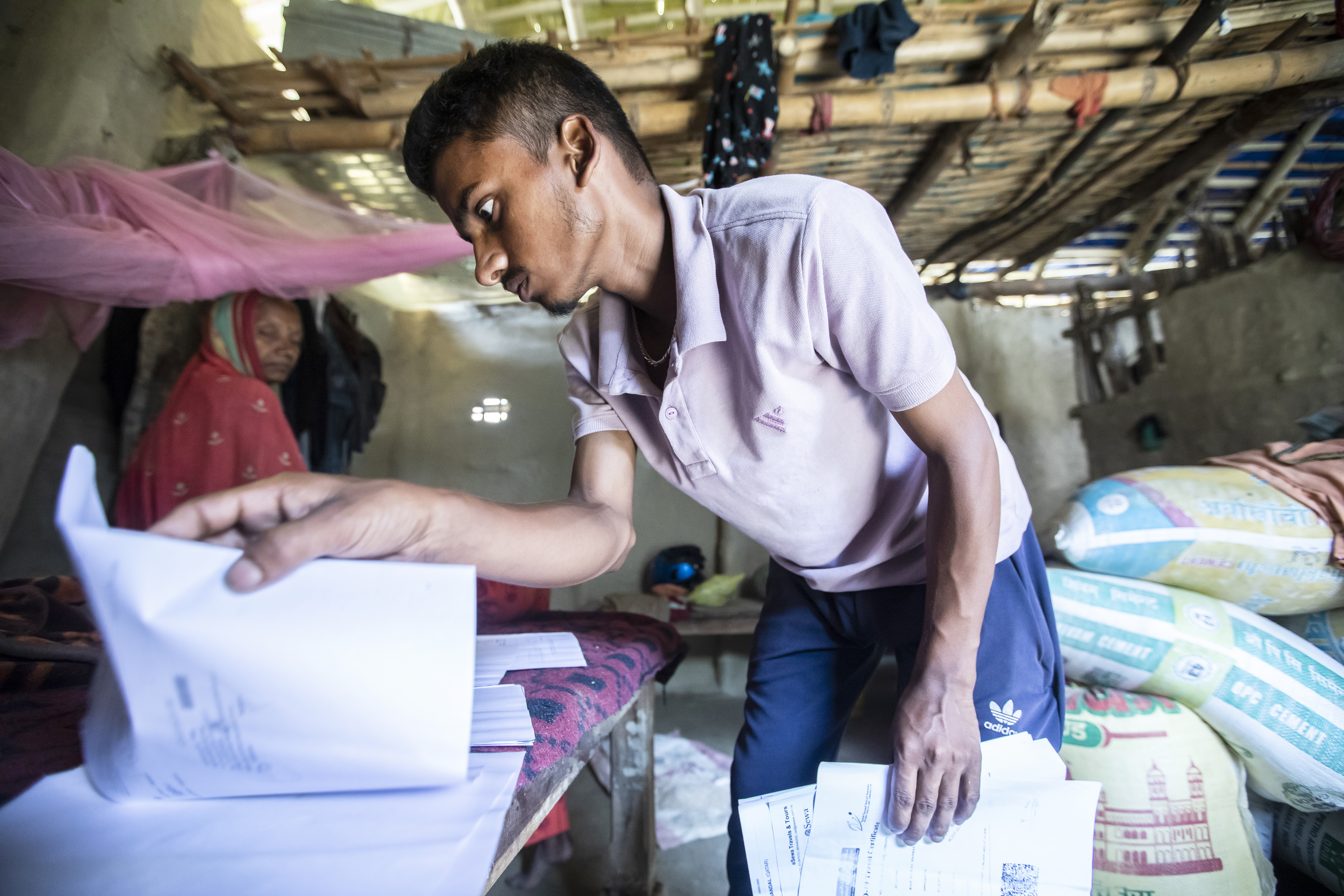 Gjestearbeidere i Nepal dør av hete mens de bygger arenaer til fotball-VM i Qatar.