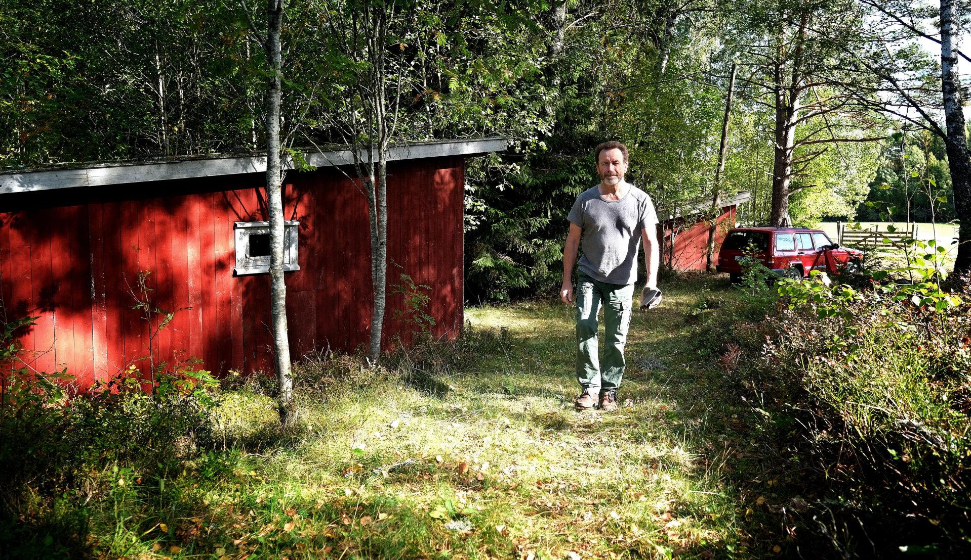 – Jeg kan bo hvor som helst. Mange får en ro over seg når de flytter på landet, men sånn er det ikke for meg. Jeg blir like stressa uansett hvor jeg er, sier Per Petterson, som siden tidlig 1990-tall har bodd på et småbruk ikke langt fra Hemnes i Høland.