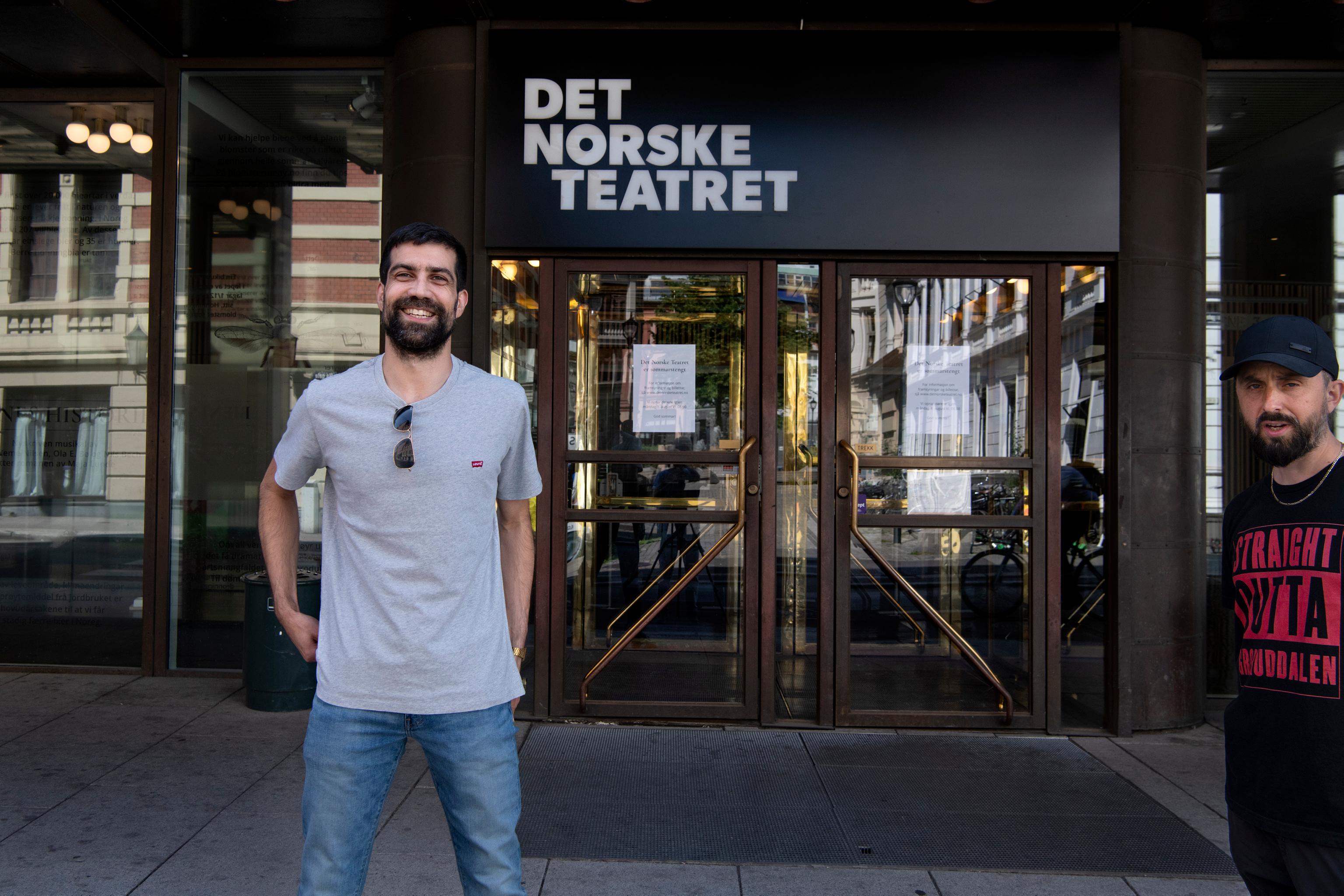 LINJE 5 av Don Martin og Zeshan Shakar. Forestilling på Rommen Scene, Det Norske Teatret. Premiere i oktober. 
