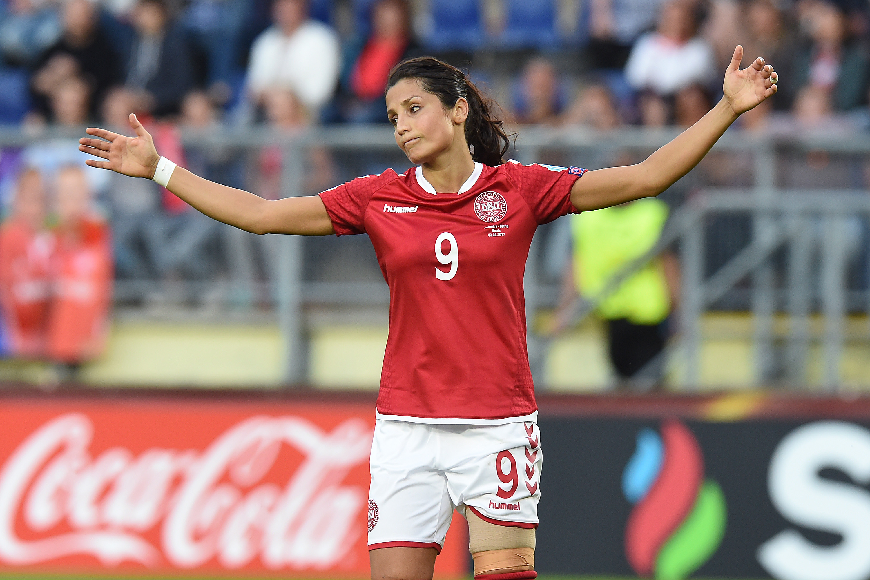 Nadia Nadim i Qatar er sportsvasking i sin mest elegante og uangripelige form