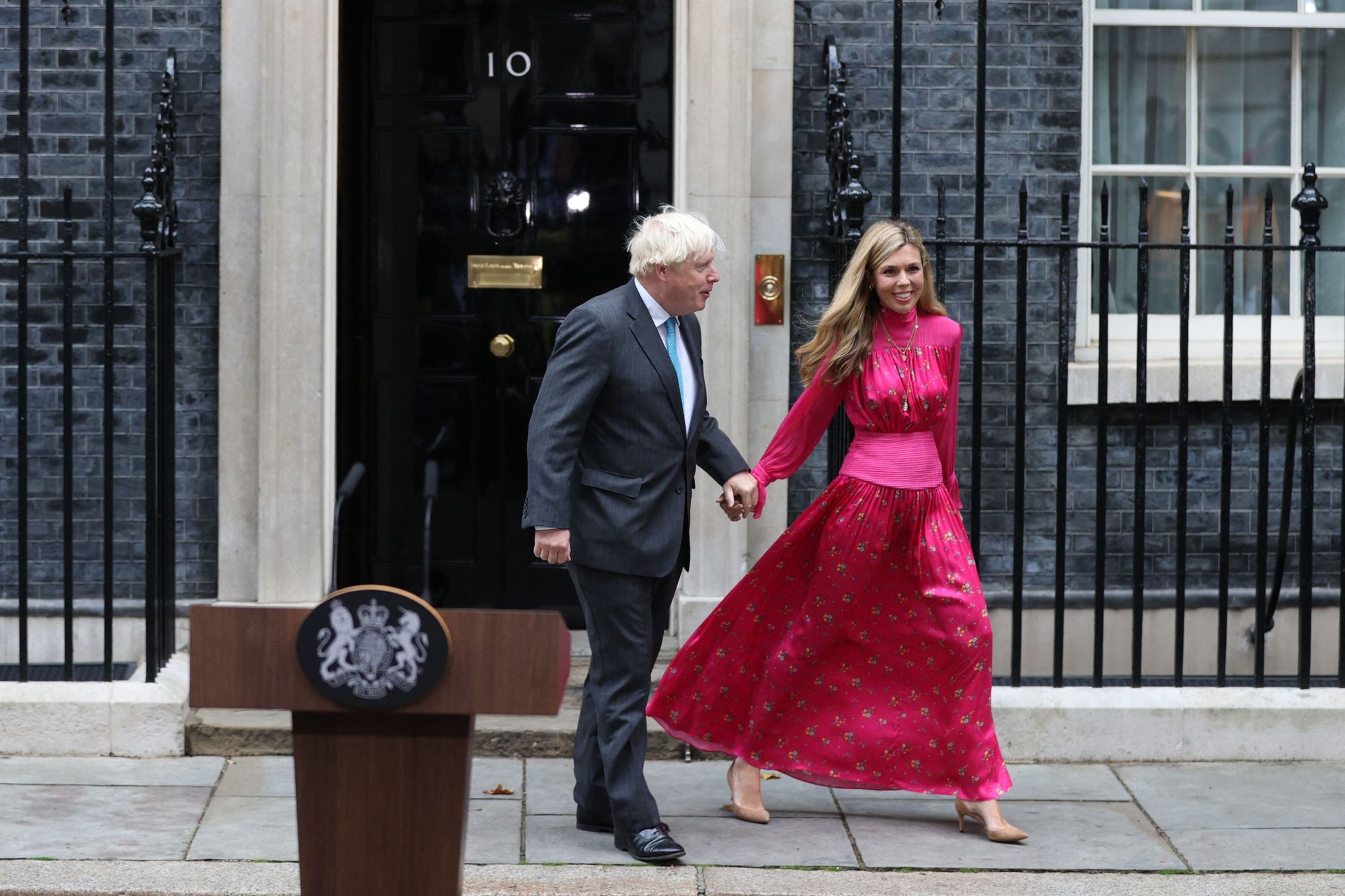 Avskjed for statsminister Boris Johnson og kona Carrie utenfor Downing Street 6. september.