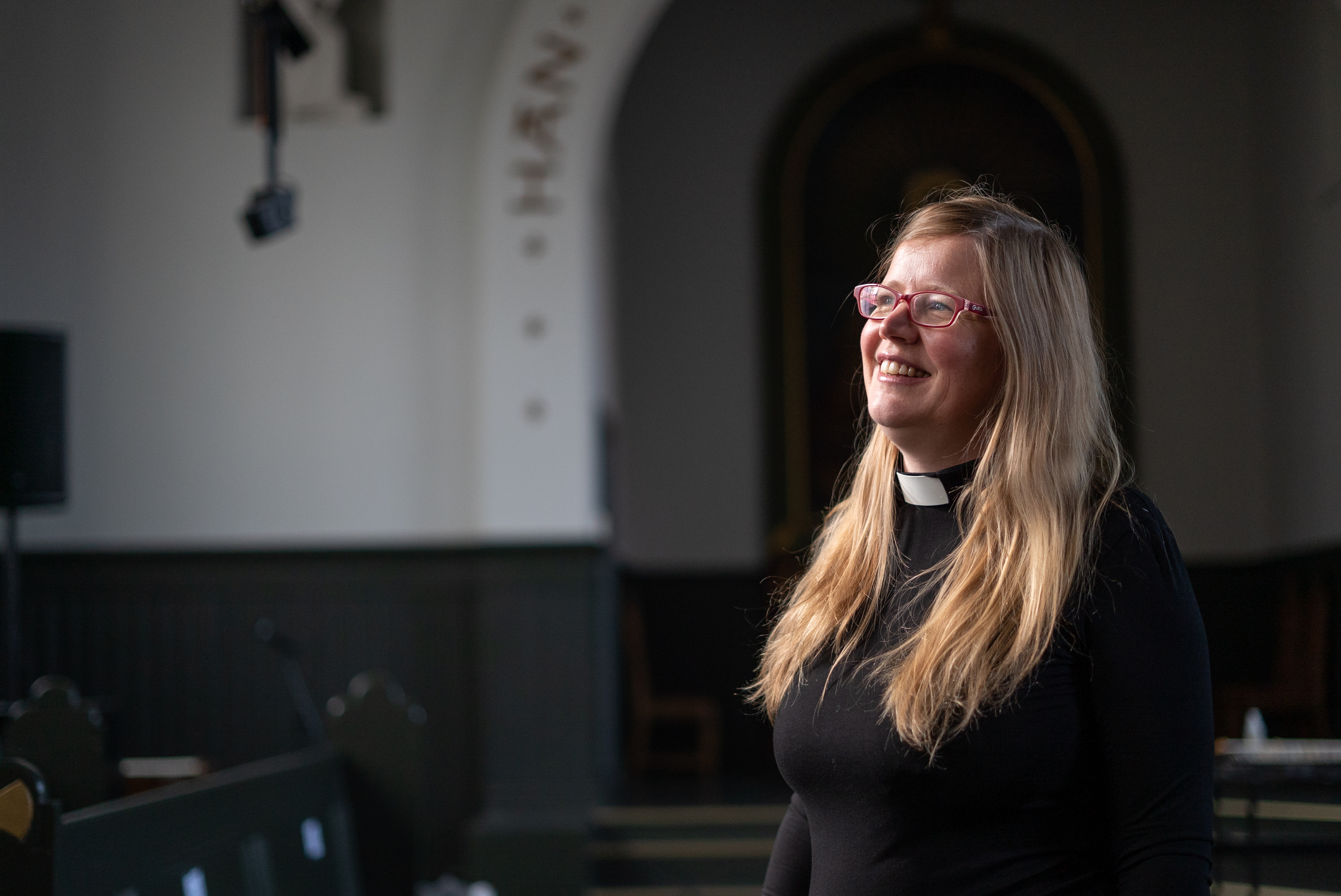 Bilder av Gyrid Gunnes tatt ved Tøyen Kirke, pluss bilder av kirka.