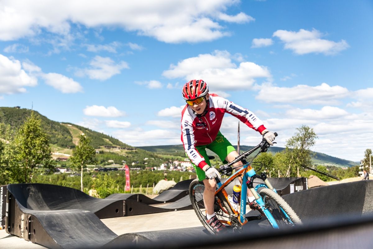 Den nye pump track-banen på Geilo er super å trene teknikk på. FOTO: PAUL ARTHUR LOCKHART