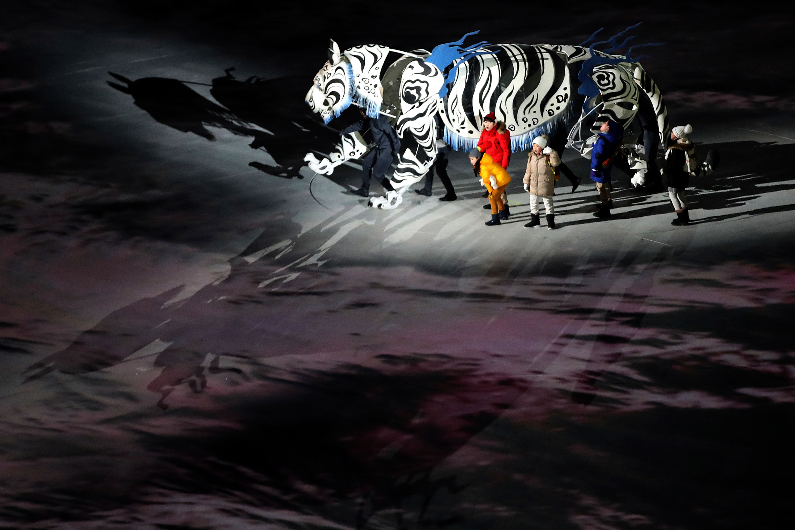 Åpnet OL med fyrverkeri og tiger