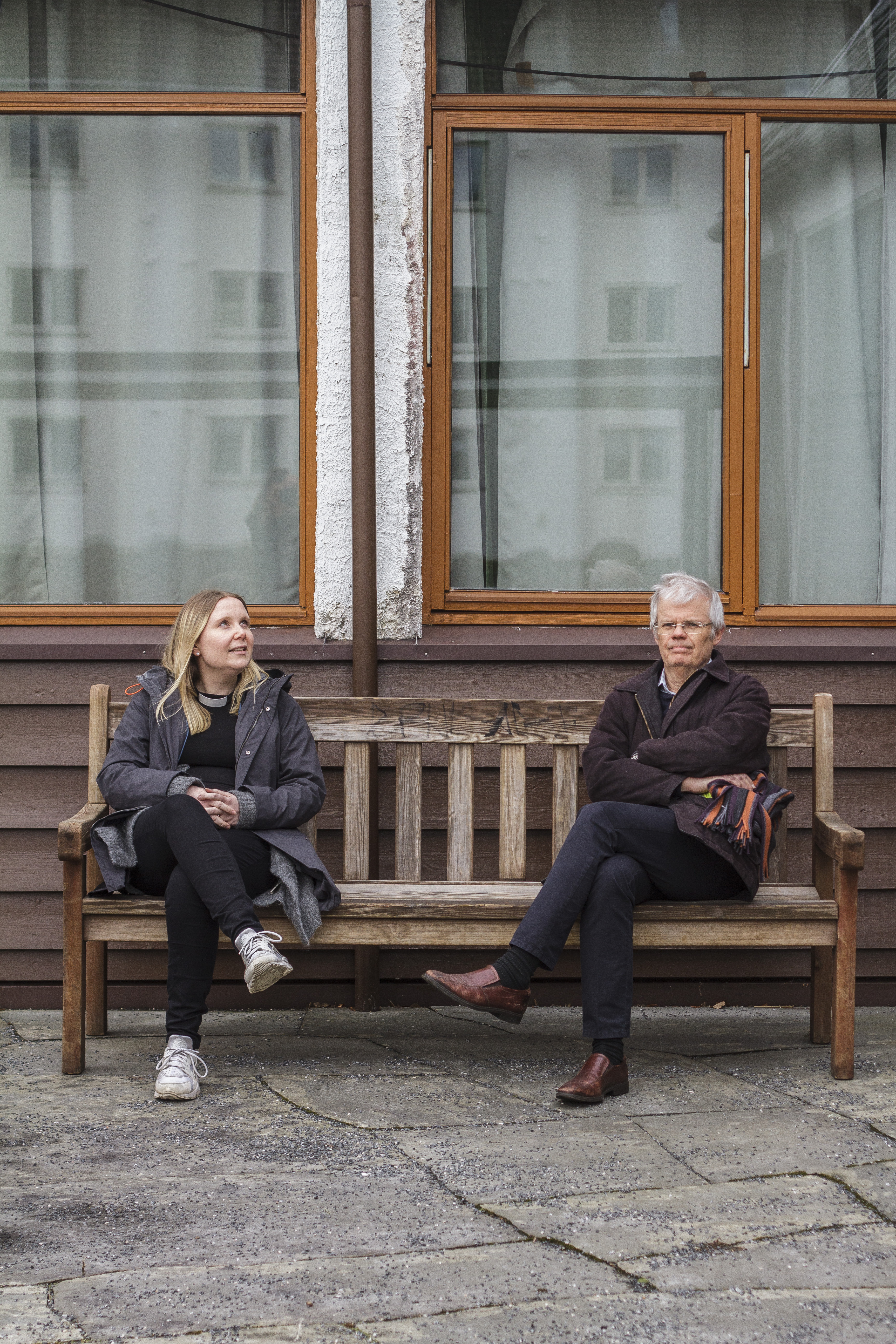 VID-professor Knut Alfsvåg og sokneprest Marthe Kristine Østerud Primstad i Kampen kirke i Stavanger.