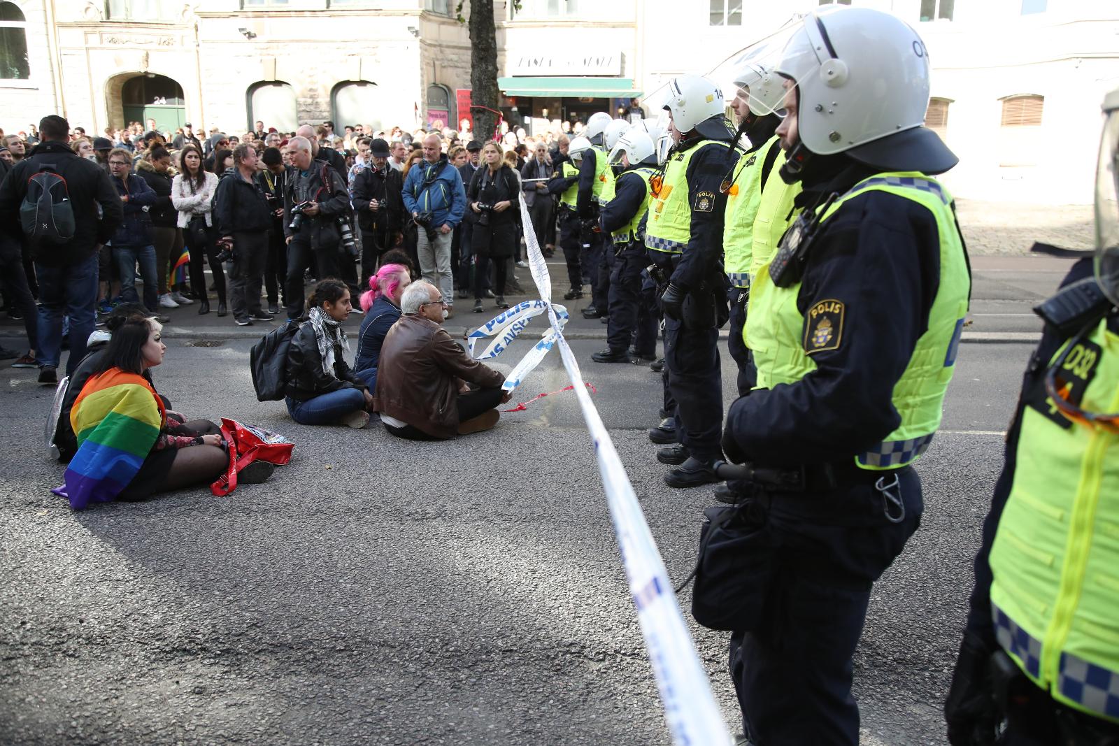 Elva åtalas efter nazistdemonstrationen i Göteborg