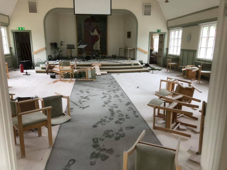 Vandaliserad kyrka får stöd från hela världen