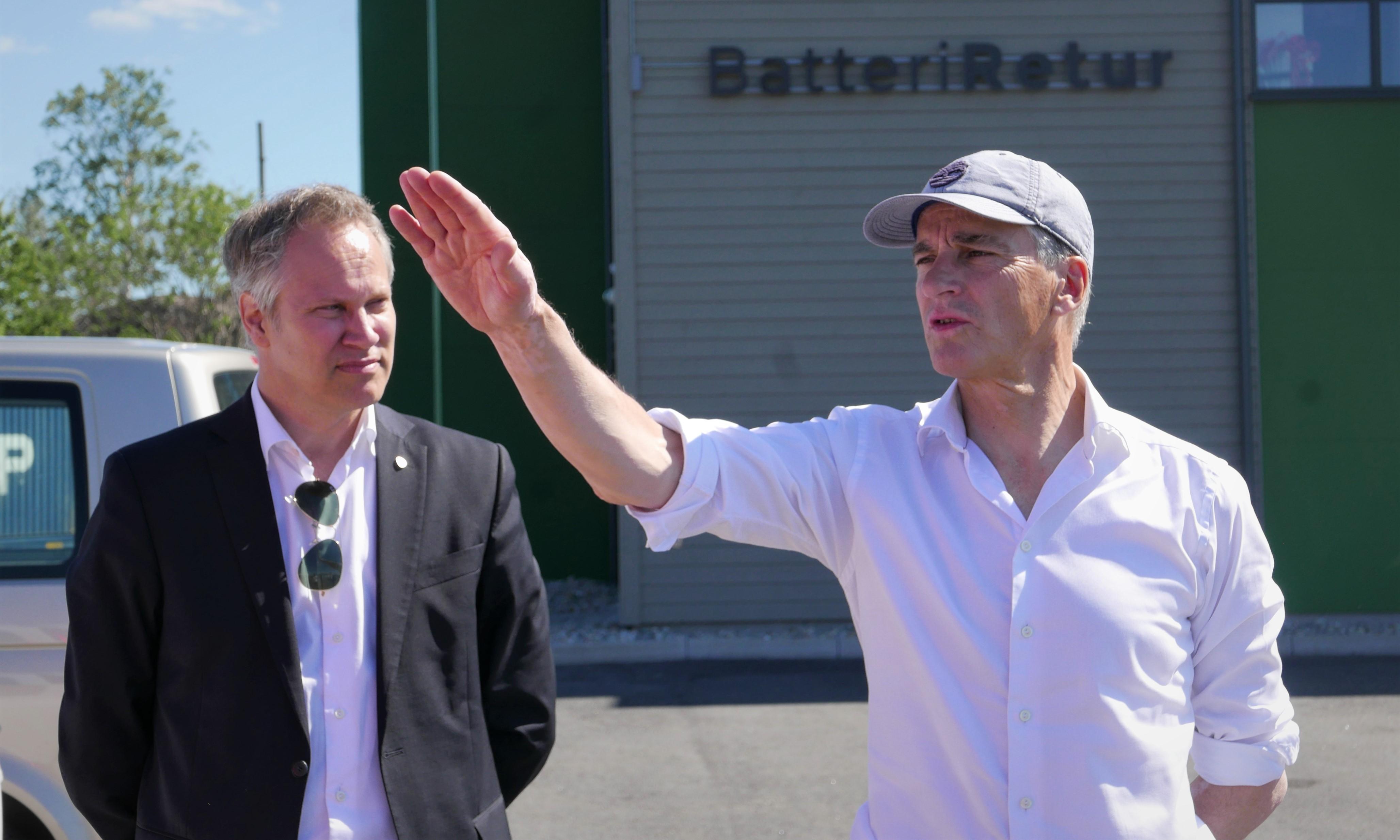 Jon-Ivar Nygård, Jonas Gahr Støre.
Batteriretur