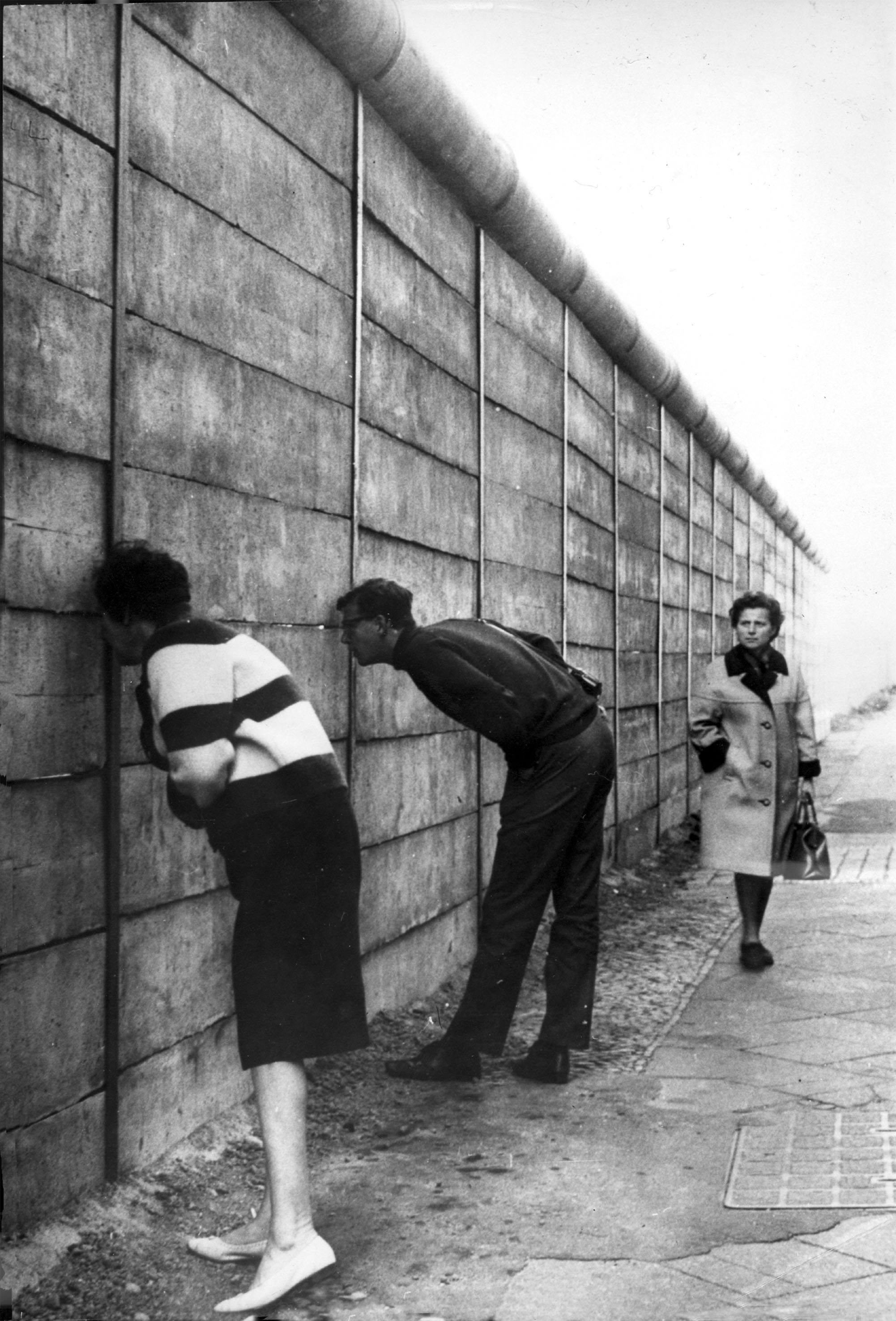 Фрг и гдр берлинская стена. «Берлинская стена» (Berliner Mauer).. Берлинская стена ГДР 1961. ГДР И ФРГ стена. Стена между ГДР И ФРГ.