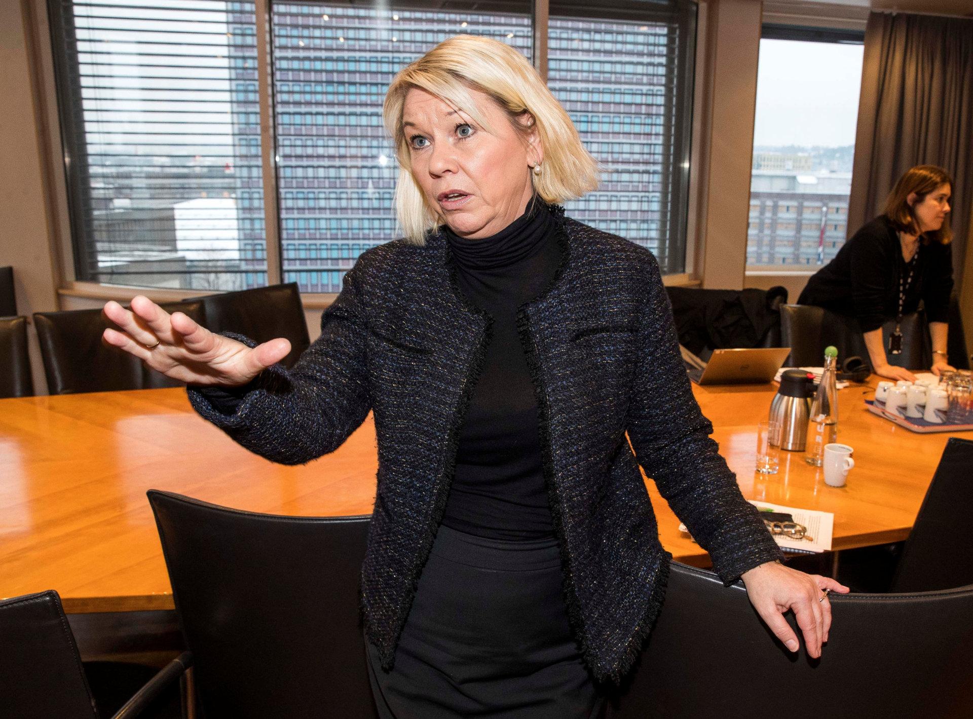 Monica Mæland, kommunal- og moderniseringsminister, svarte «et tydelig nei» da hun ble spurt om kommunene vil få kompensasjon for økte utgifter til sosialhjelp.