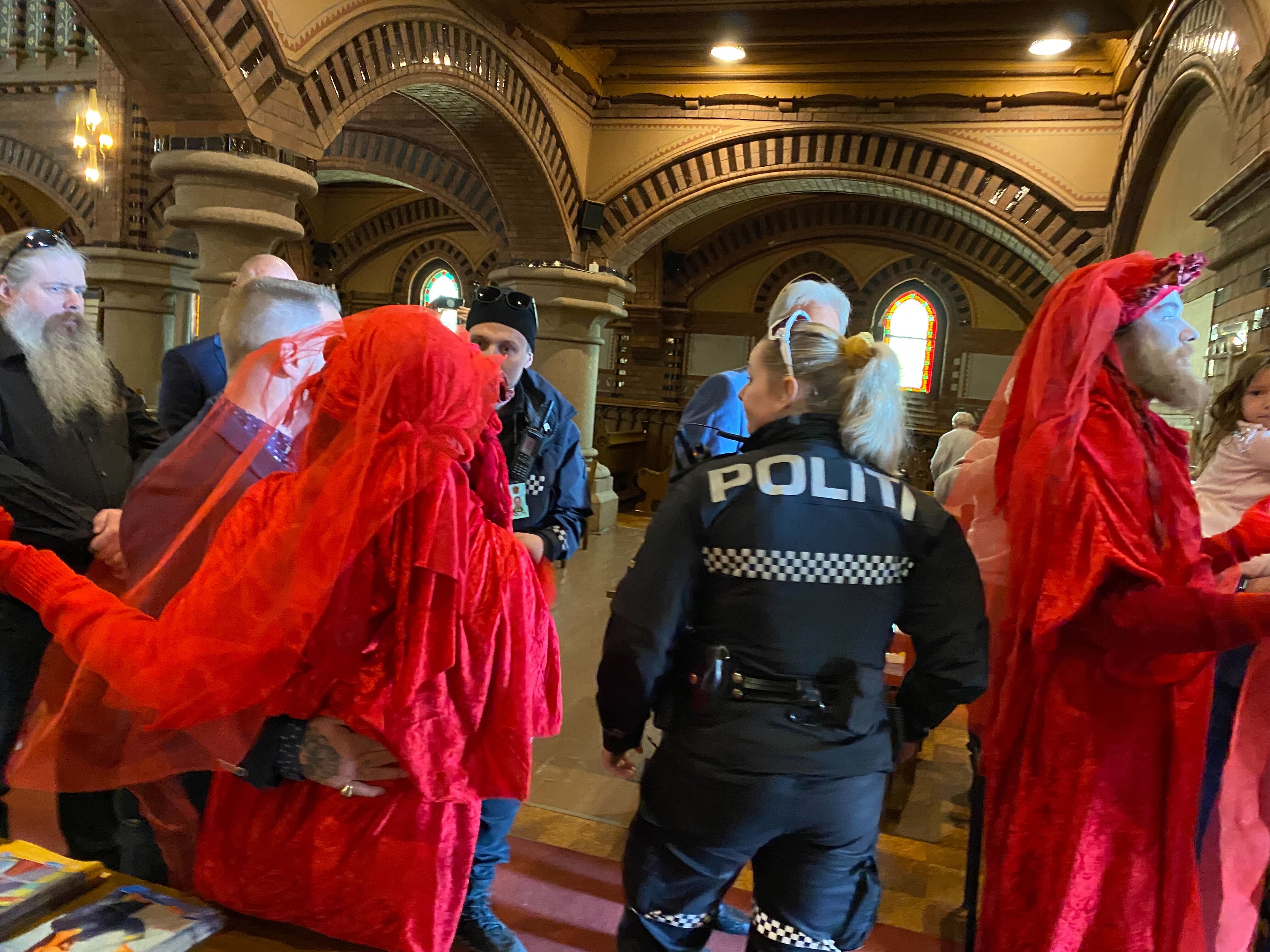 Klimatprotest under gudstjänst på påskdagen