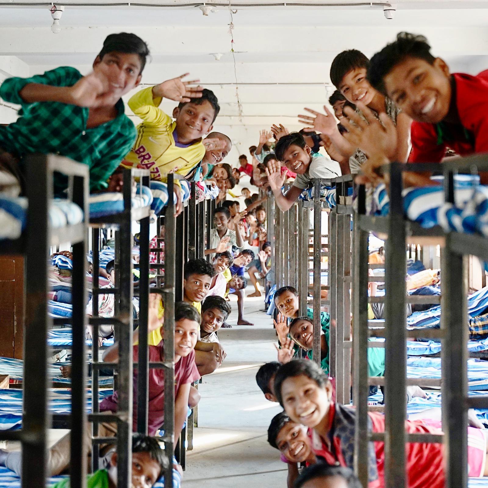 Home of Peace i Bangladesh låter barn gå i skola i stället för att giftas bort