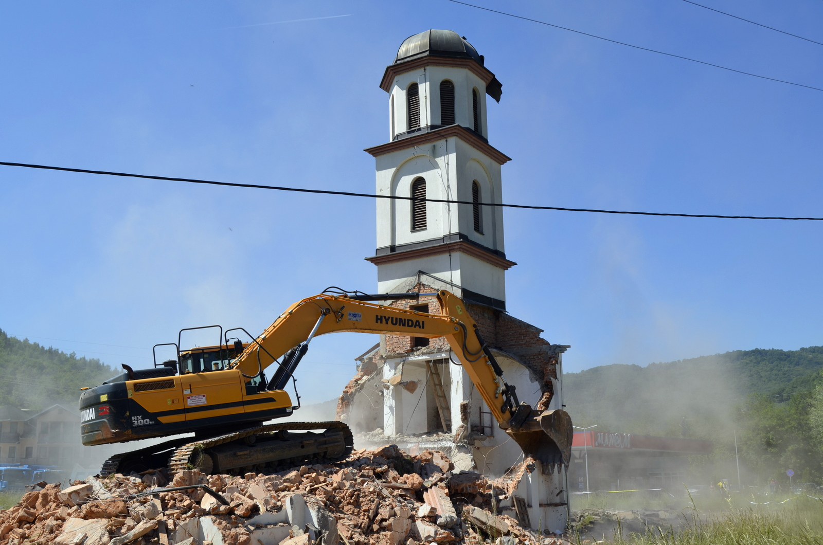 Ulovlig bygd serbisk kirke revet i Bosnia
