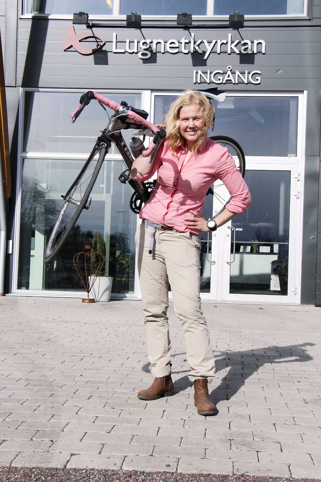 Cykeln är hennes redskap i Guds tjänst