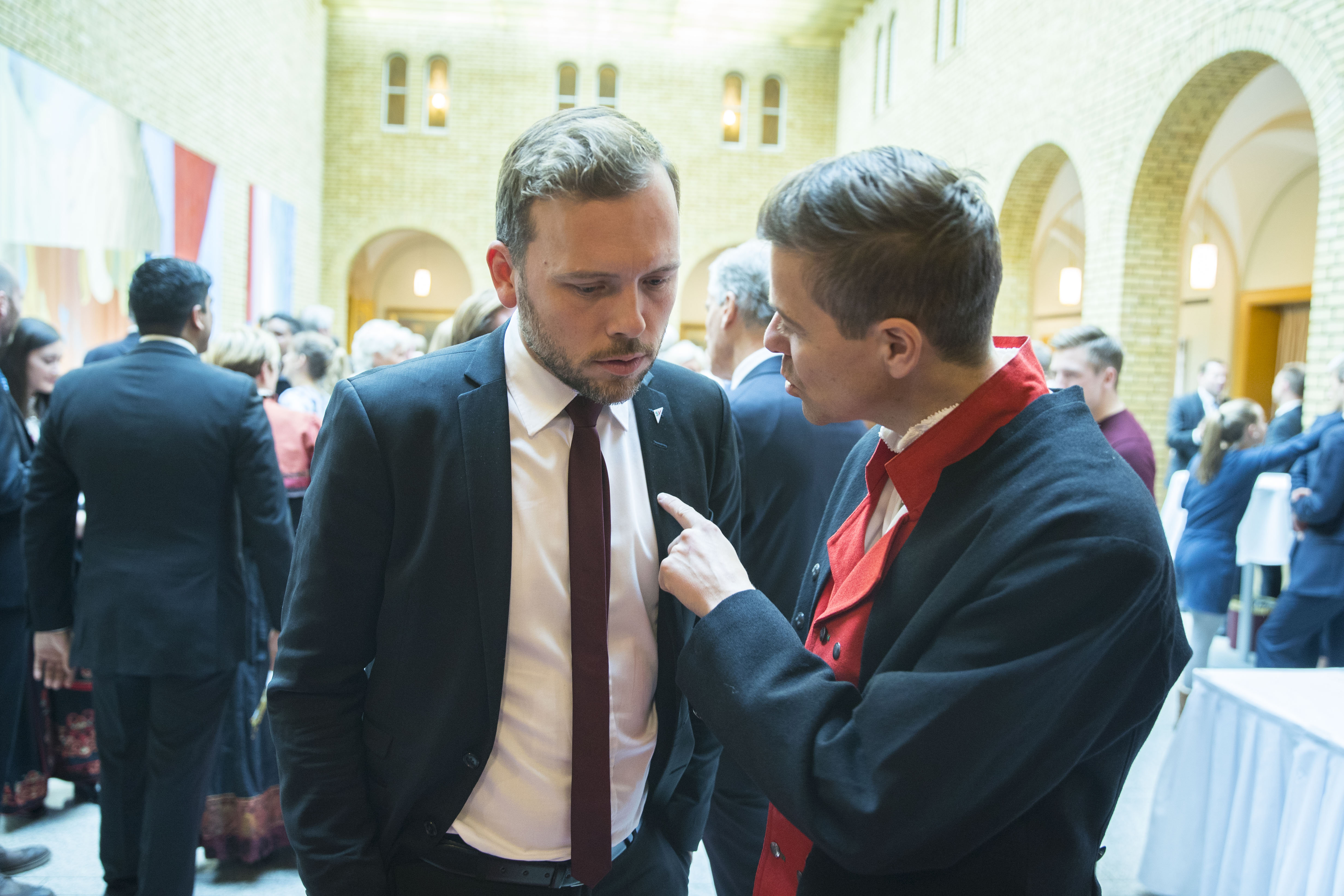 Oslo  20171009.
SV leder Audun Lysbakken og KrF-leder Knut Arild Hareide (th)  etter den høytidelige åpningen av det 162. Storting. 
Foto: Vidar Ruud / NTB