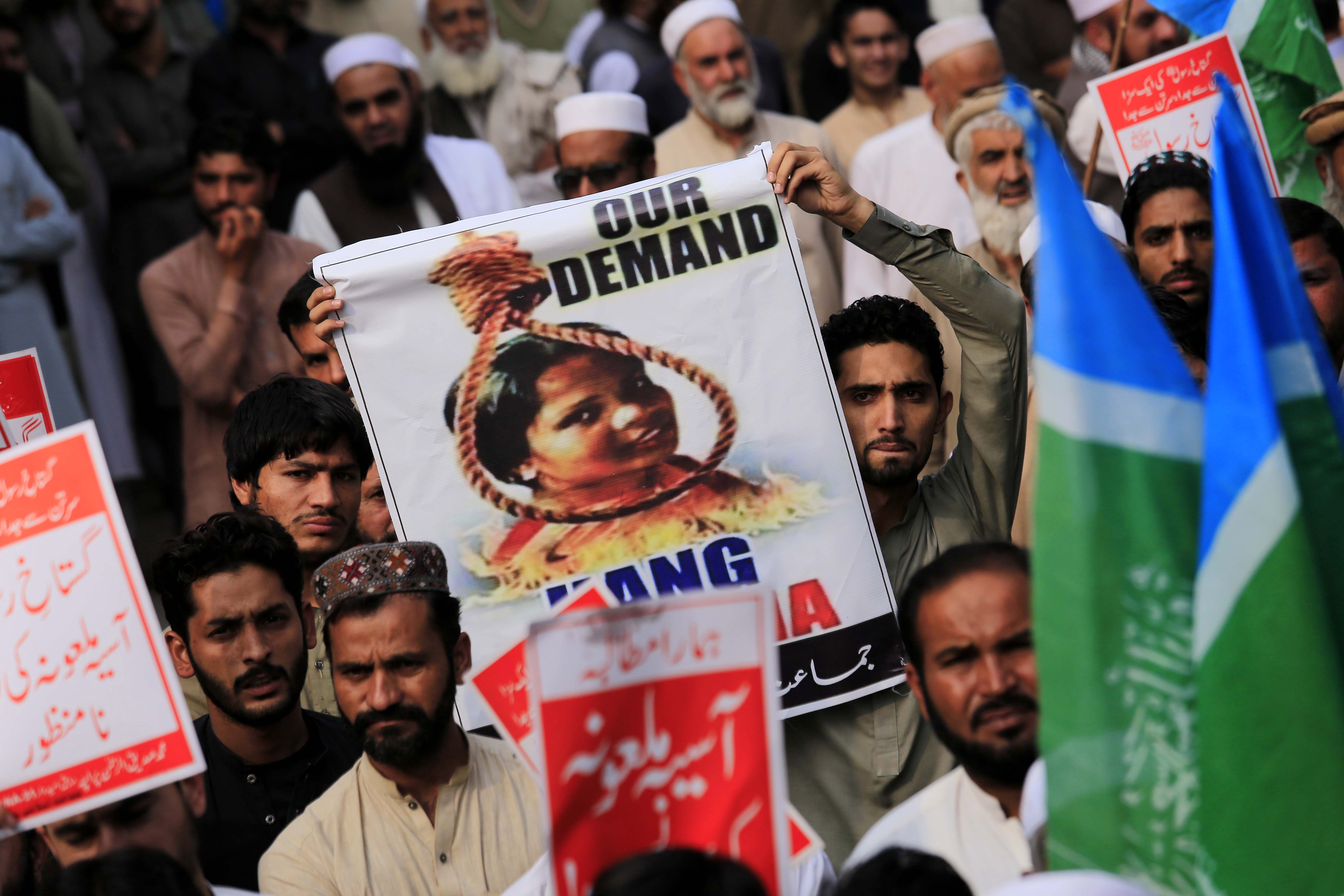 .epa07137410 Supporters of Islamic political party Jamiat Ulma-e-Islam-F, protest for the second consecutive day, following violent protests, after the Supreme Court acquitted Asia Bibi, a Christian accused of blasphemy, and annulled her death sentence for allegedly insulting the Prophet Muhammad in 2009, in Peshawar, Pakistan, 02 November 2018. Radical Islamist groups continued their violent protest on 02 November, in a number of Pakistan cities against the Supreme Court's decision to overturn the death sentence of Christian woman Asia Bibi, who had been convicted in 2010 of blasphemy.  EPA/BILAWAL ARBAB