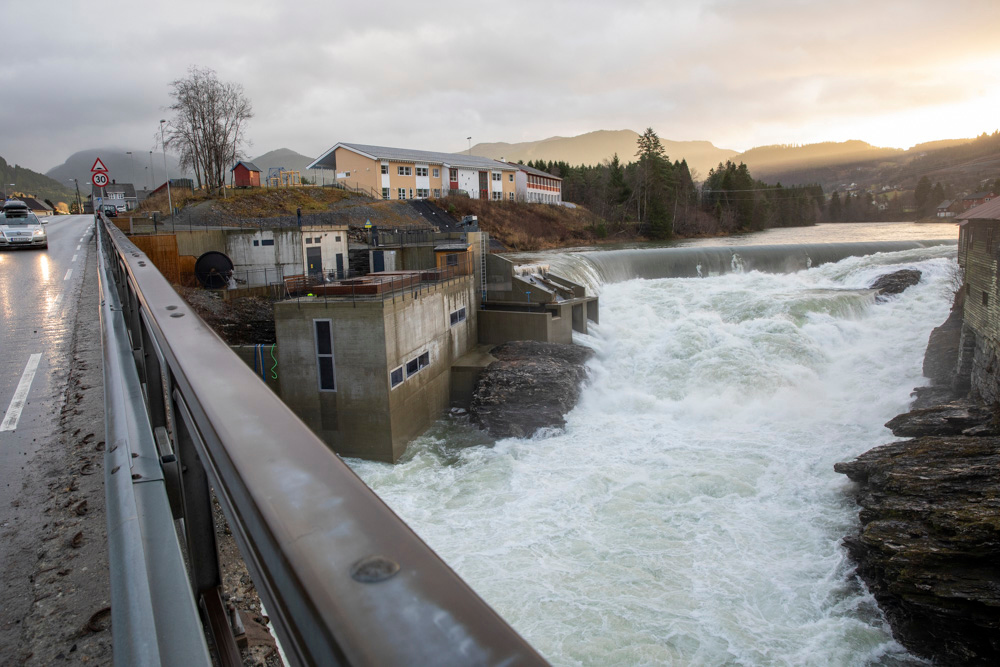 Flommen på Voss er i ferd med å trekke seg tilbake. Her fra Palmafossen.
Foto: Tom Hansen / NTB