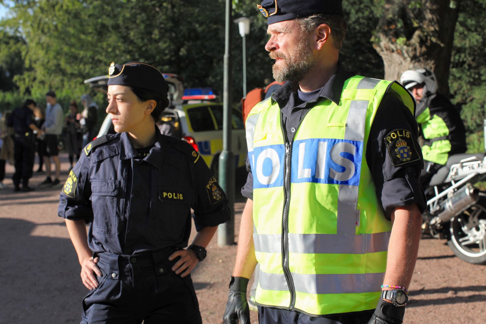 POLIS: Gizem Erdogan og Per Lasson spiller politi i «Den tynne blå linjen».