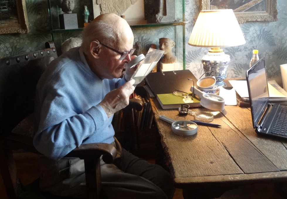 SØNN: Professor Sven Oluf Sørensen (96) er hovedkilde i boken om faren Henrik Sørensen og de andre i kunstnerkolonien i Holmsbu.