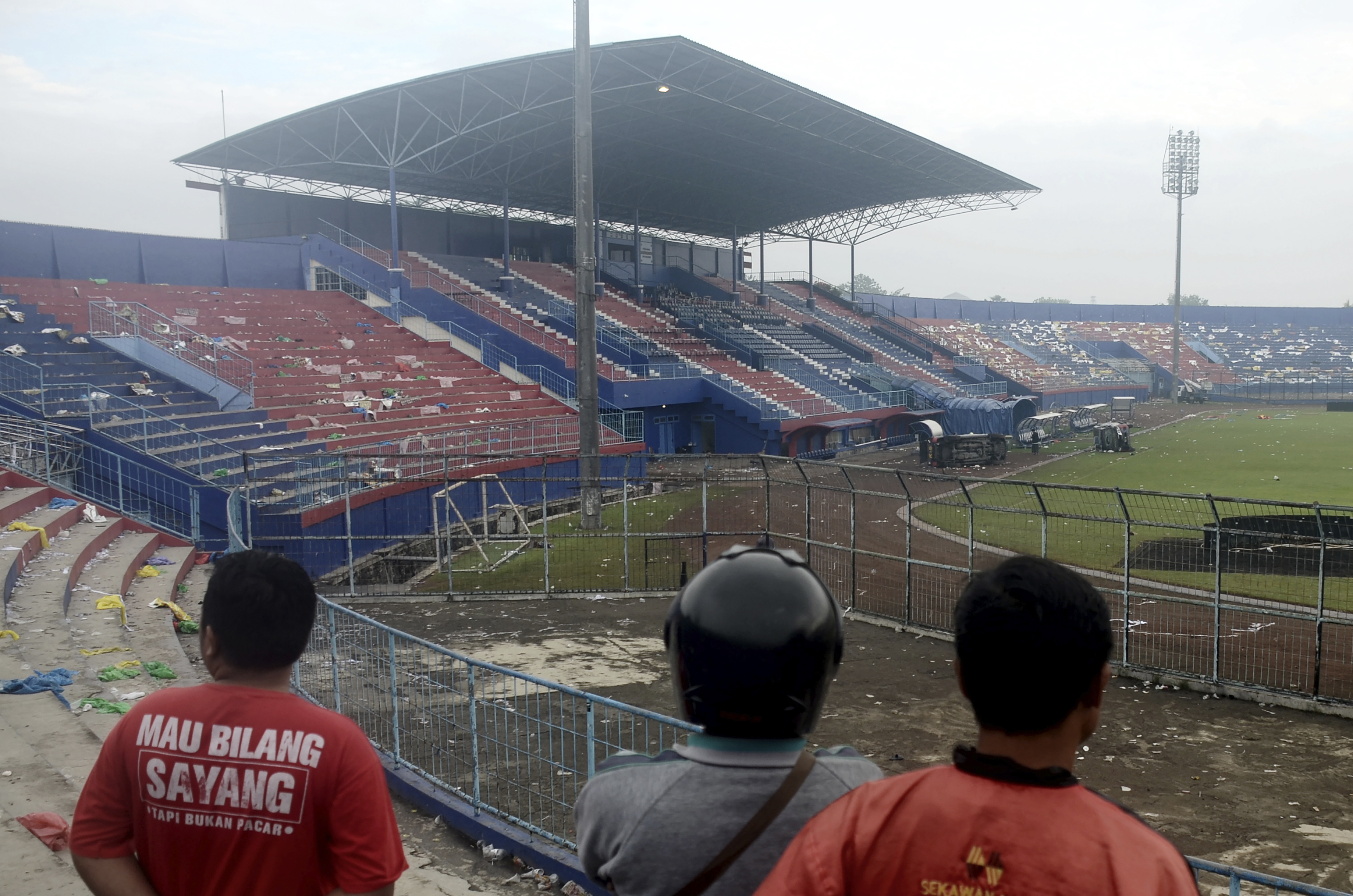 Minst 125 døde etter indonesisk fotballkamp