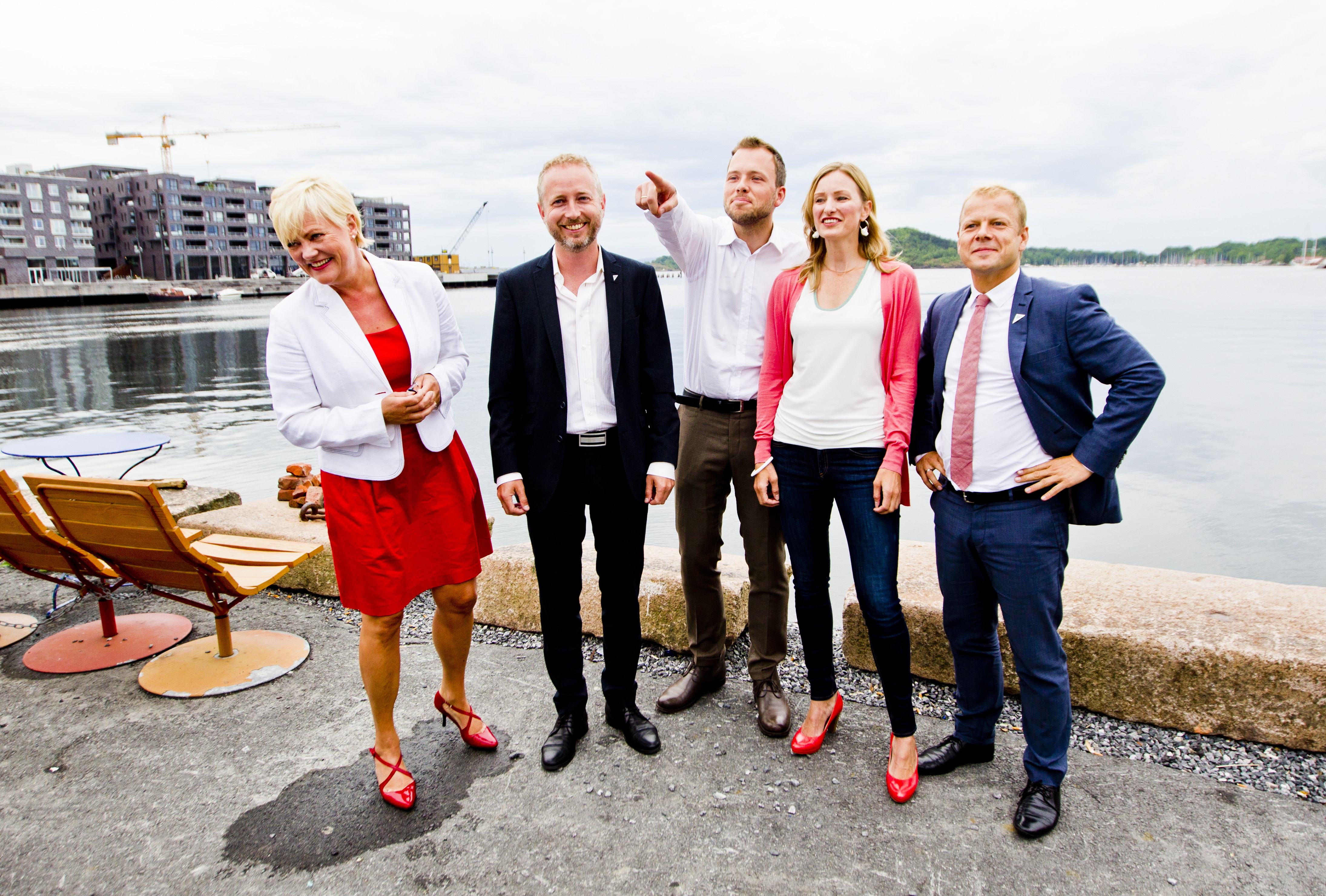 Oslo  20130806.
Kunnskapsminister Kristin Halvorsen (f.v.), miljøvernminister Bård Vegar Solhjell, SV-leder Audun Lysbakken, barne-, likestillings- og inkluderingsminister Inga Marte Thorkildsen og utviklingsminister Heikki Holmås åpner innspurten av valgkampen til Sosialistisk Venstreparti i Oslo tirsdag formiddag.
Foto: Vegard Grøtt / NTB