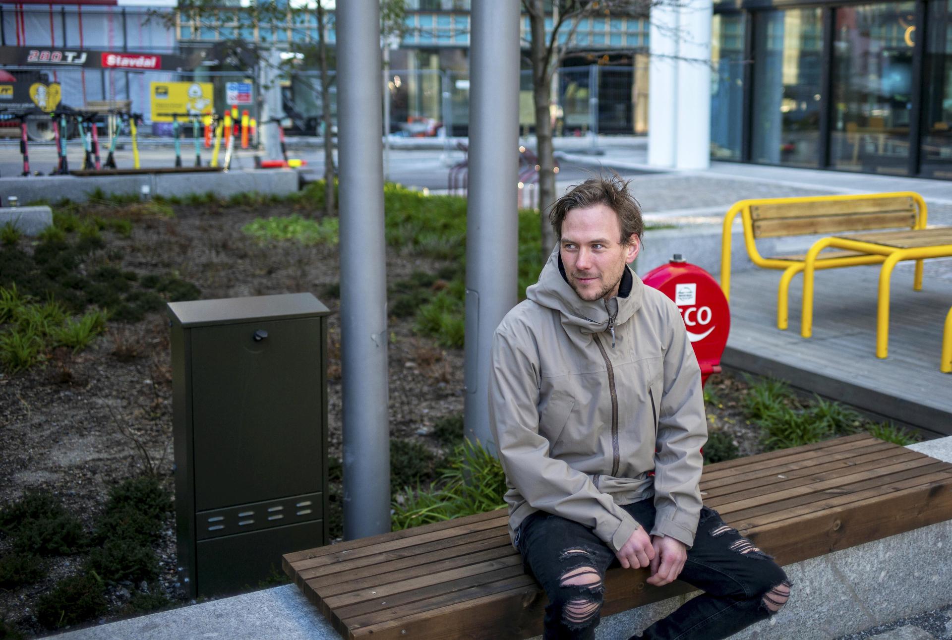 Aleksander Jordnes i et rolig øyeblikk. Det er hektiske dager, selv om han formelt står uten jobb.