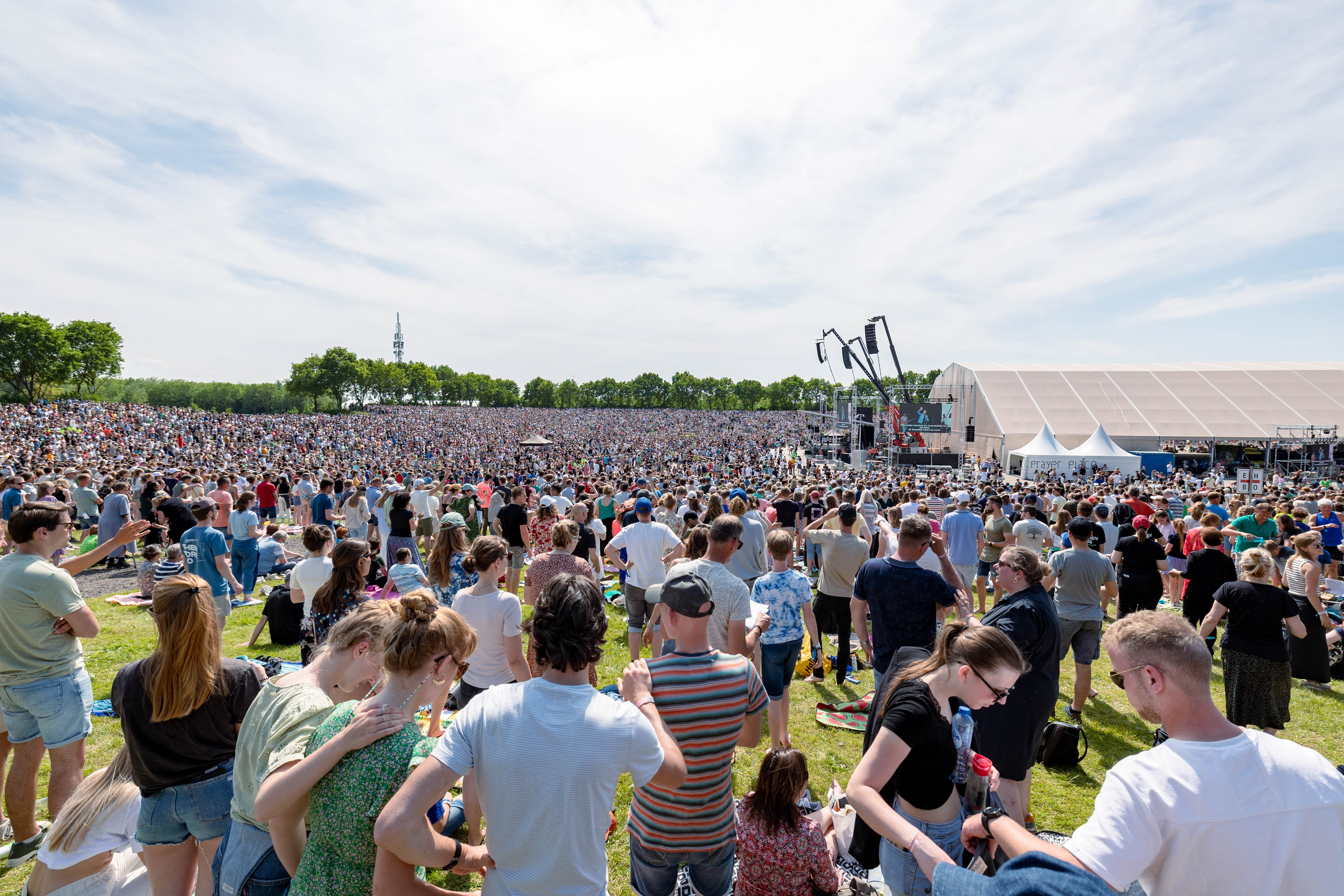 Närmare 60 000 personer samlades till konferensen Opwekking, (väckelse)  i Nederländerna över pingsthelgen.