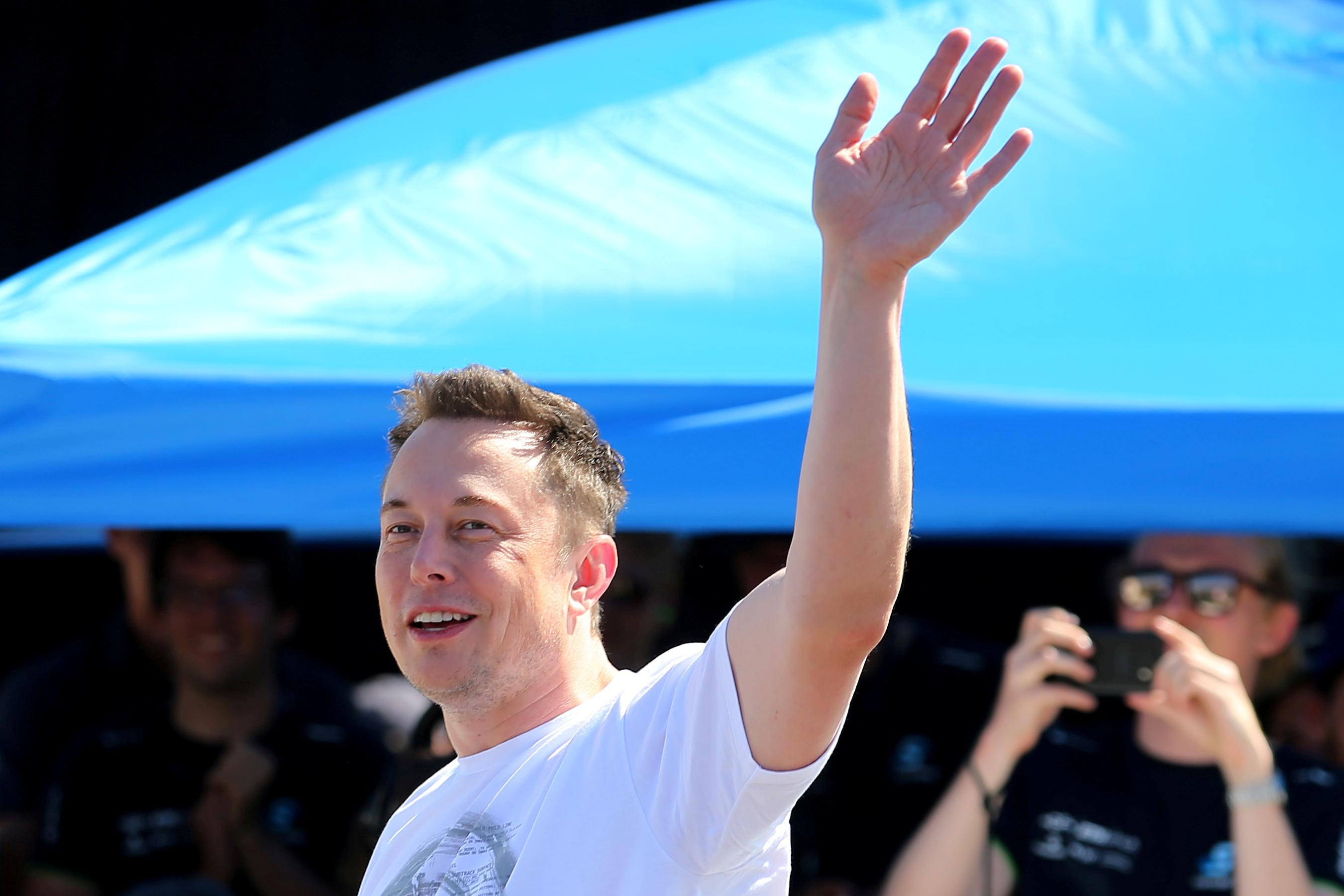 FILE PHOTO: Elon Musk, founder, CEO and lead designer at SpaceX and co-founder of Tesla, arrives at the SpaceX Hyperloop Pod Competition II in Hawthorne, California, U.S., August 27, 2017.  REUTERS/Mike Blake/File Photo